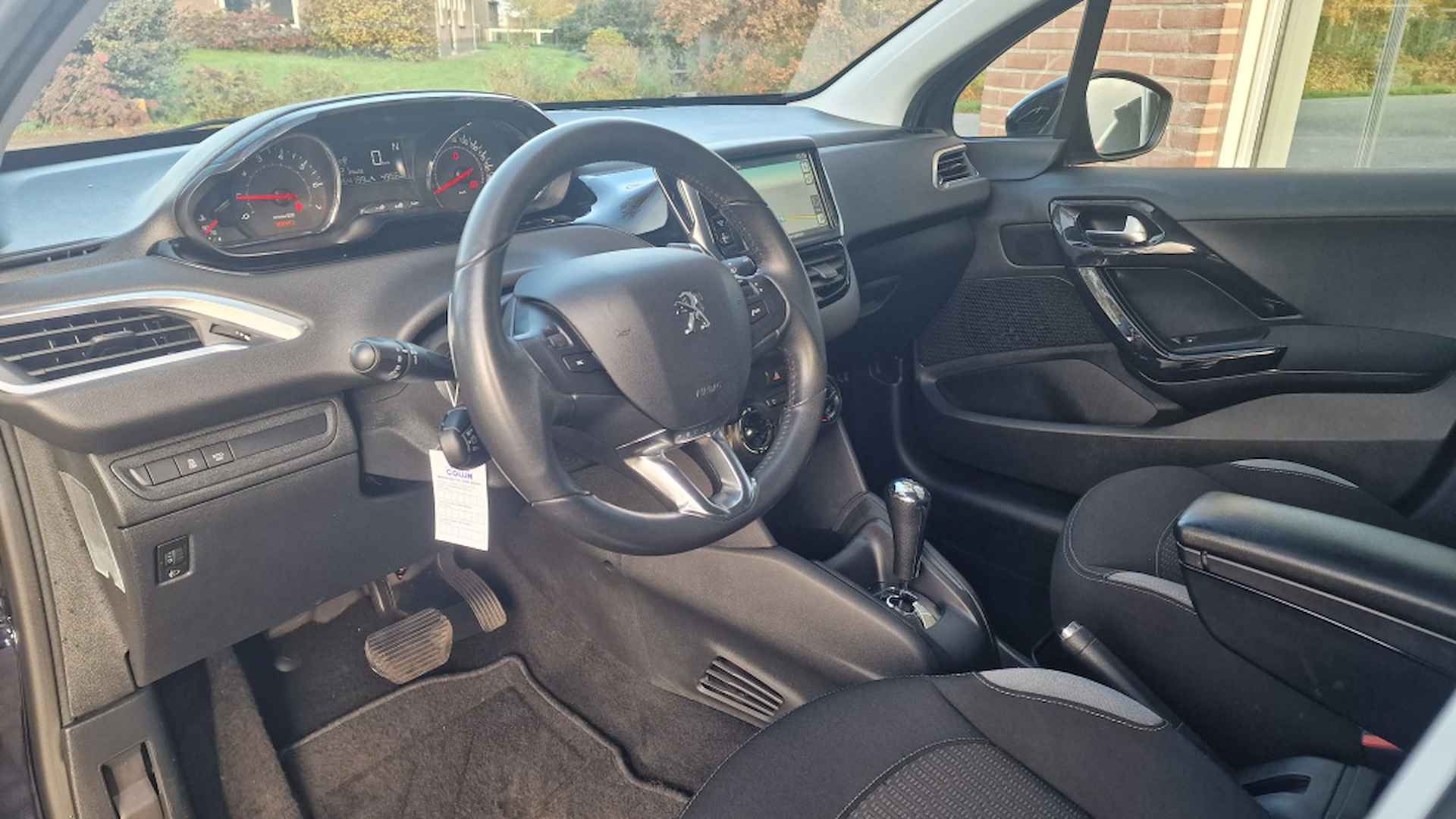 Peugeot 208 1.2 e-VTi Style, Automaat, Navigatie, Dealer onderhouden! - 7/18