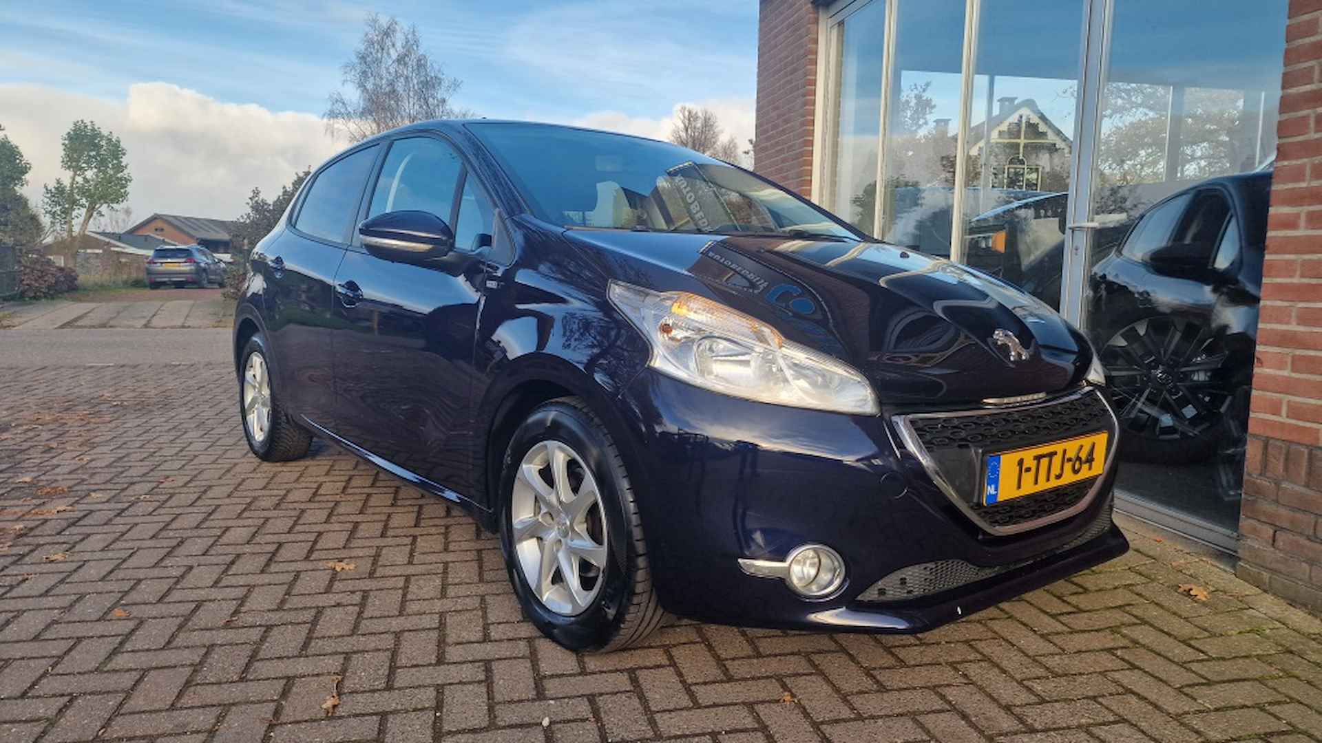 Peugeot 208 1.2 e-VTi Style, Automaat, Navigatie, Dealer onderhouden! - 8/18