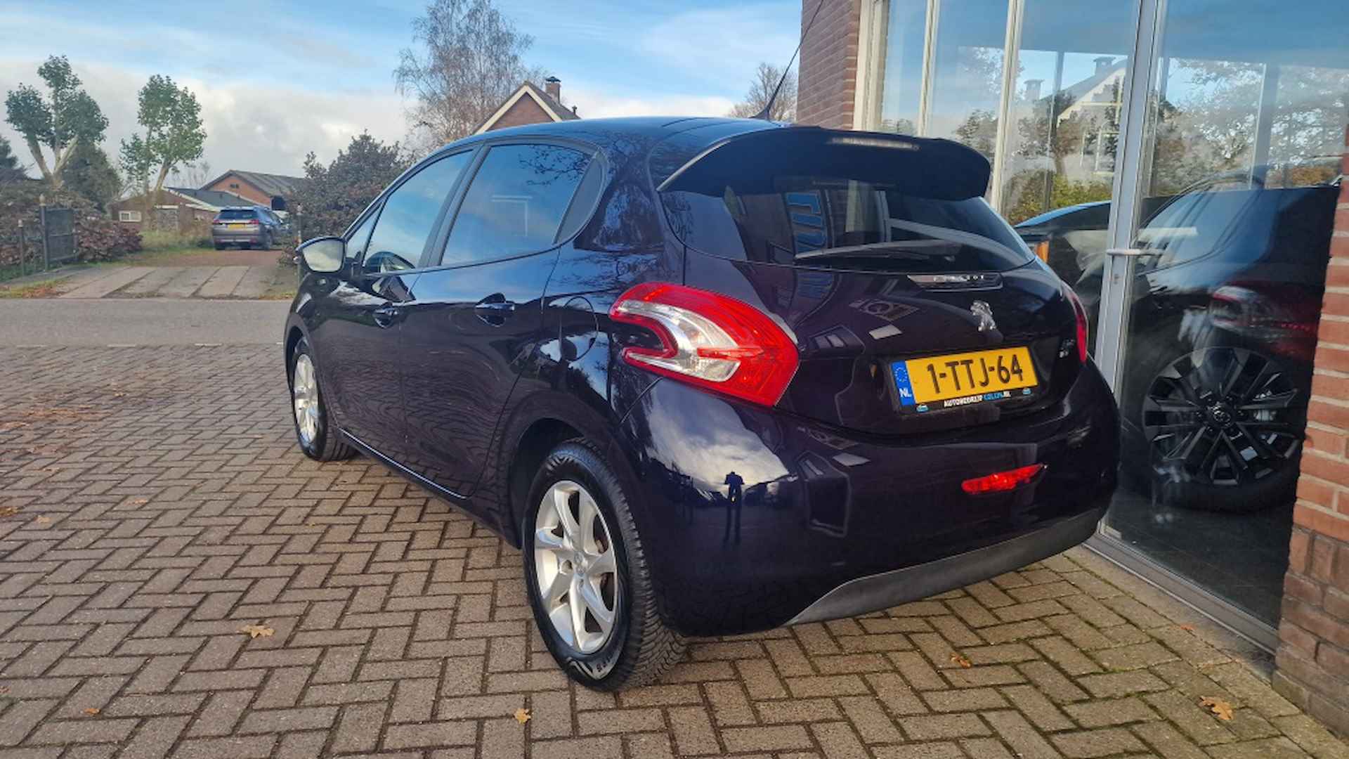 Peugeot 208 1.2 e-VTi Style, Automaat, Navigatie, Dealer onderhouden! - 9/18