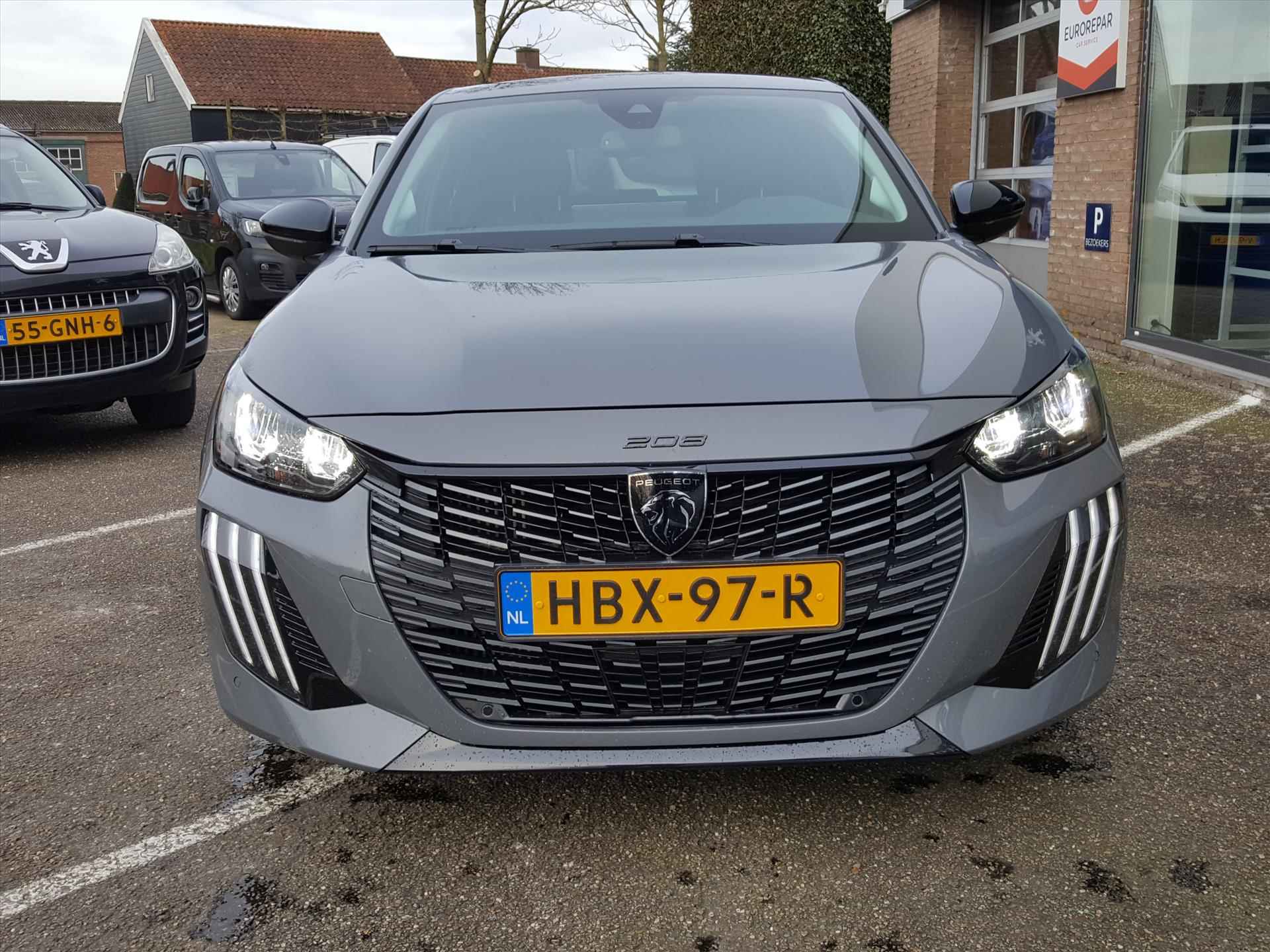 PEUGEOT 208 1.2 PureTech 100pk Allure Navigatie via Apple & Android | Cruise & Climate control | Parkeersensoren voor & achter | Bluetooth bellen &muziekstreaming - 8/50