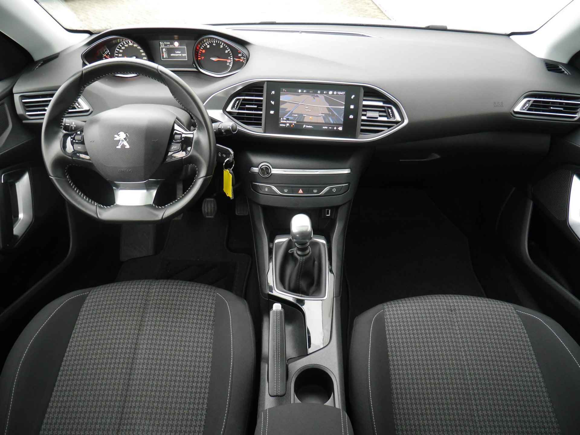Peugeot 308 1.2 PureTech Executive 110 Pk | Panorama Dak | Cruise Control | Climate Control | Navigatie | Parkeersensoren Voor & Achter | Mistlampen Voor - 18/45
