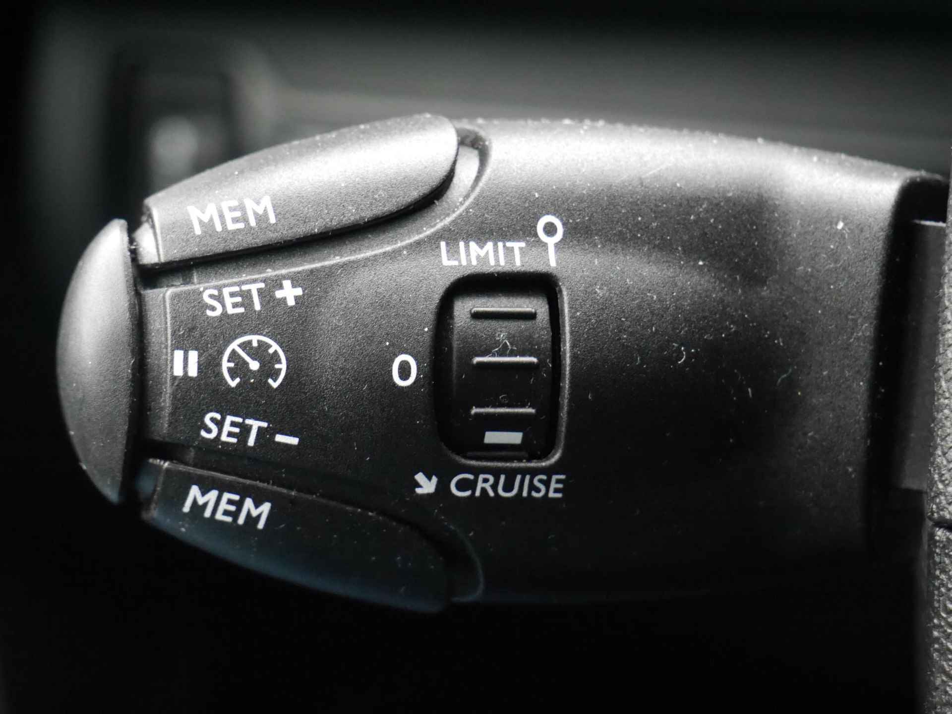 Peugeot 308 1.2 PureTech Executive 110 Pk | Panorama Dak | Cruise Control | Climate Control | Navigatie | Parkeersensoren Voor & Achter | Mistlampen Voor - 29/45
