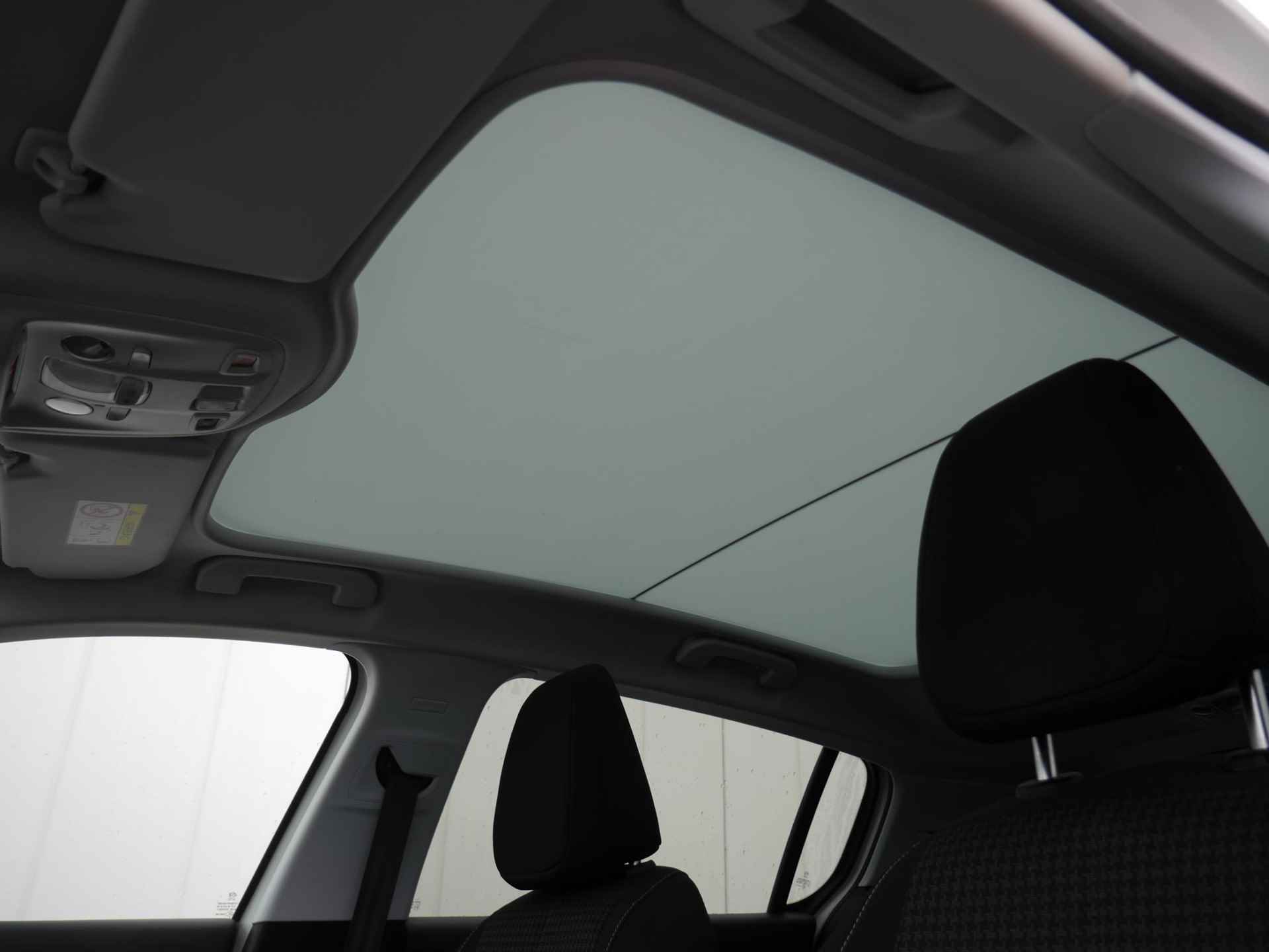 Peugeot 308 1.2 PureTech Executive 110 Pk | Panorama Dak | Cruise Control | Climate Control | Navigatie | Parkeersensoren Voor & Achter | Mistlampen Voor - 33/45