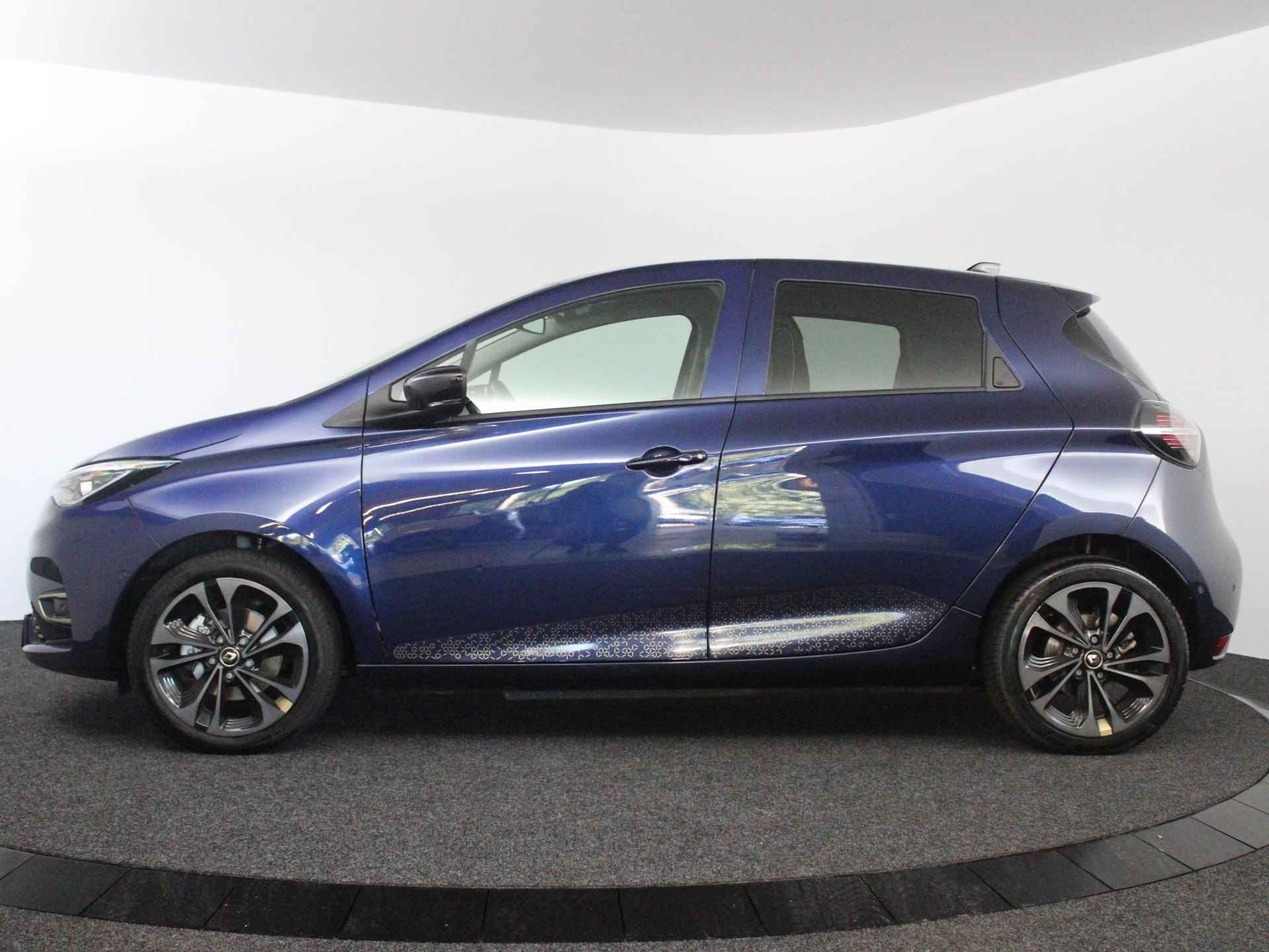 Renault ZOE R135 Iconic 52 kWh | Koopaccu | CCS-snellader | Navi | Clima | Cruise | Pack Winter | PDC V+A + Camera | Apple Carplay/Android Auto | 1e eigenaar! - 9/45