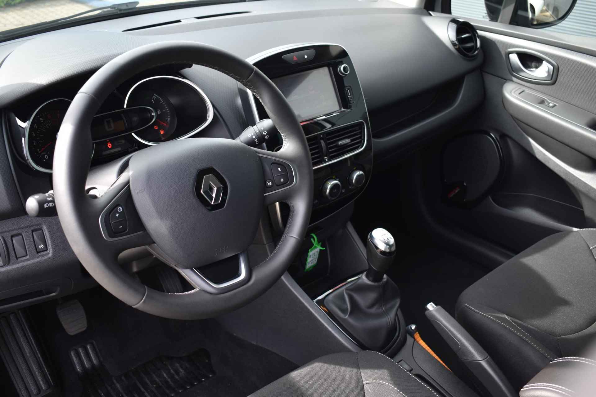 Renault Clio 0.9 TCe Limited 90pk | Cruise Control | Bluetooth | Parkeersensoren achter | DAB Radio - 14/39