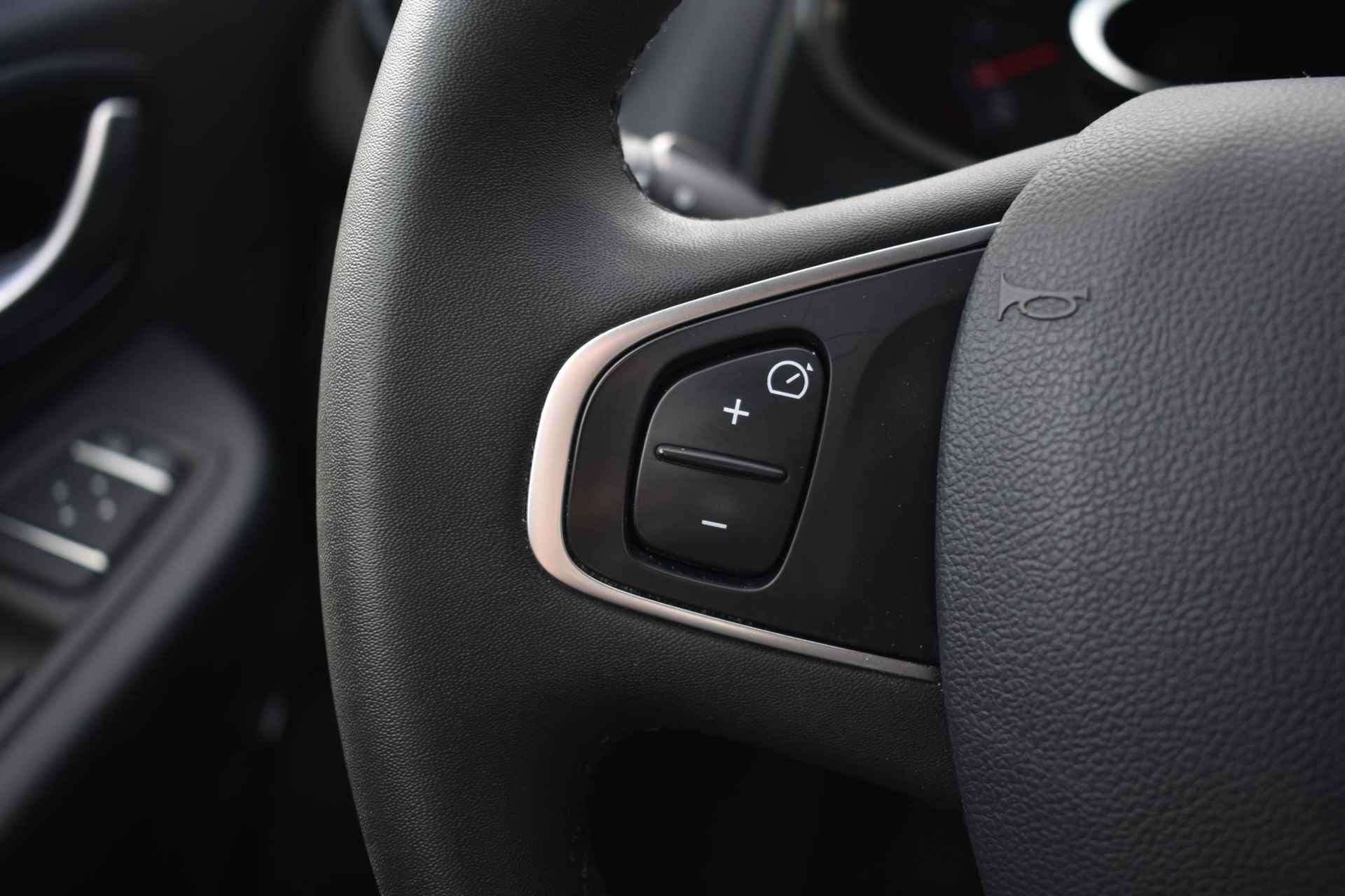 Renault Clio 0.9 TCe Limited 90pk | Navigatie | Cruise Control | Bluetooth | Parkeersensoren achter | DAB Radio - 34/39