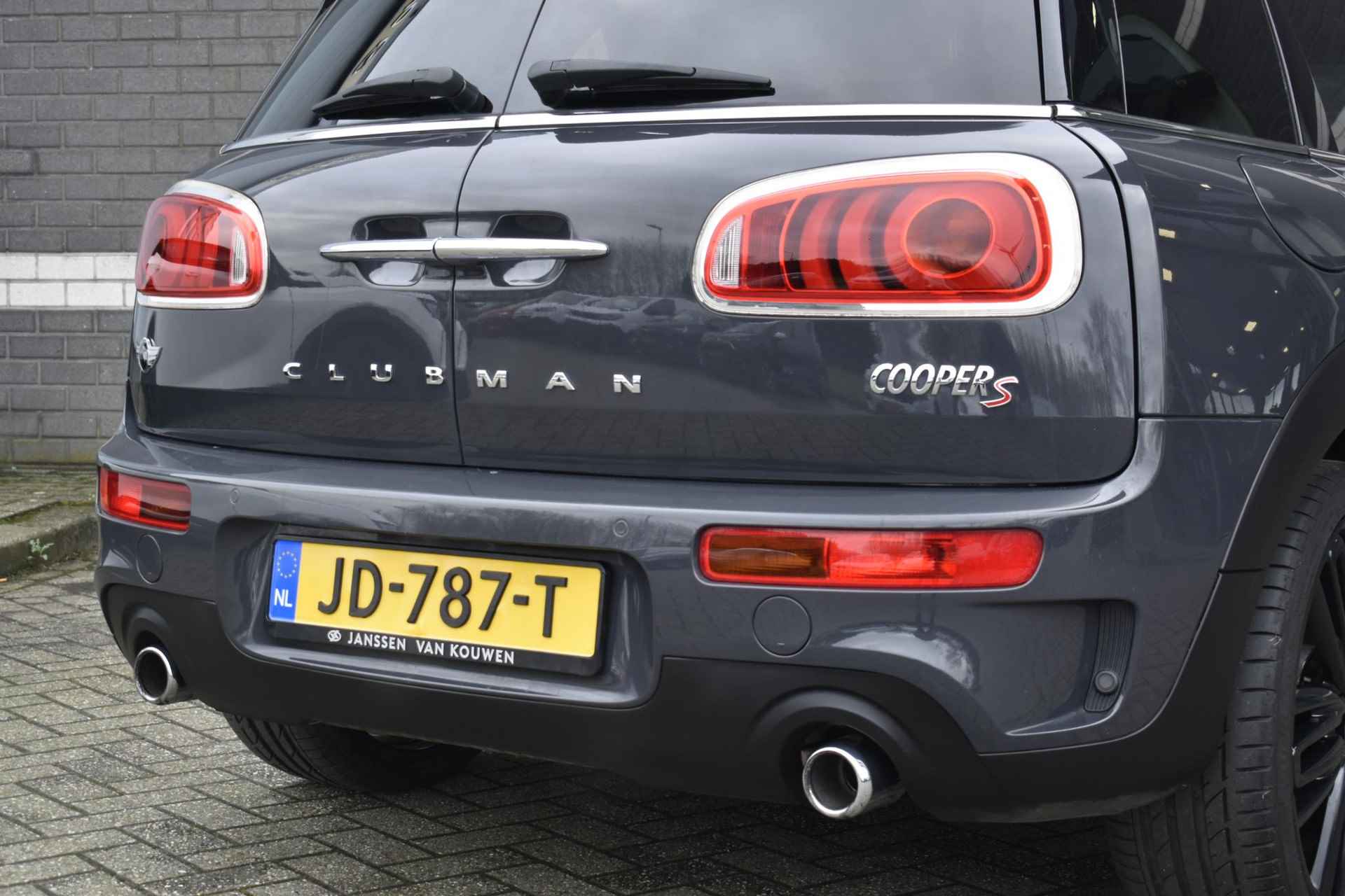 Mini Clubman 2.0 Cooper S Chili Serious Business / Automaat / JCW Wielen / HUD / Stoelverwarming / 54.624 KM! - 27/43