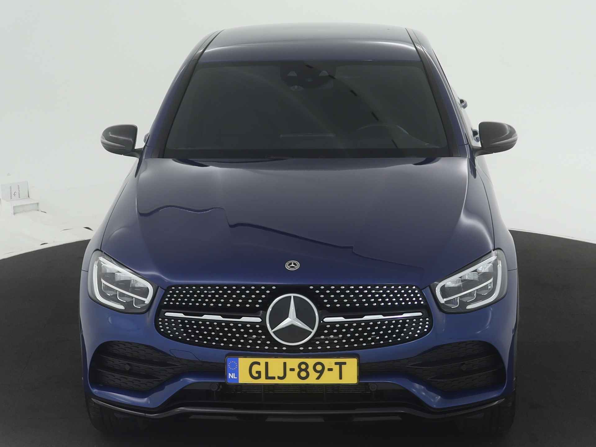 Mercedes-Benz GLC Coupé 300 e 4-Matic AMG Nightpakket | Airmatic | Trekhaak | Distronic | Dode Hoek Ass | Apple CarPLay | DAB | Sfeerverlichting | Inclusief 24 maanden MB Certified garantie voor Europa. - 17/45