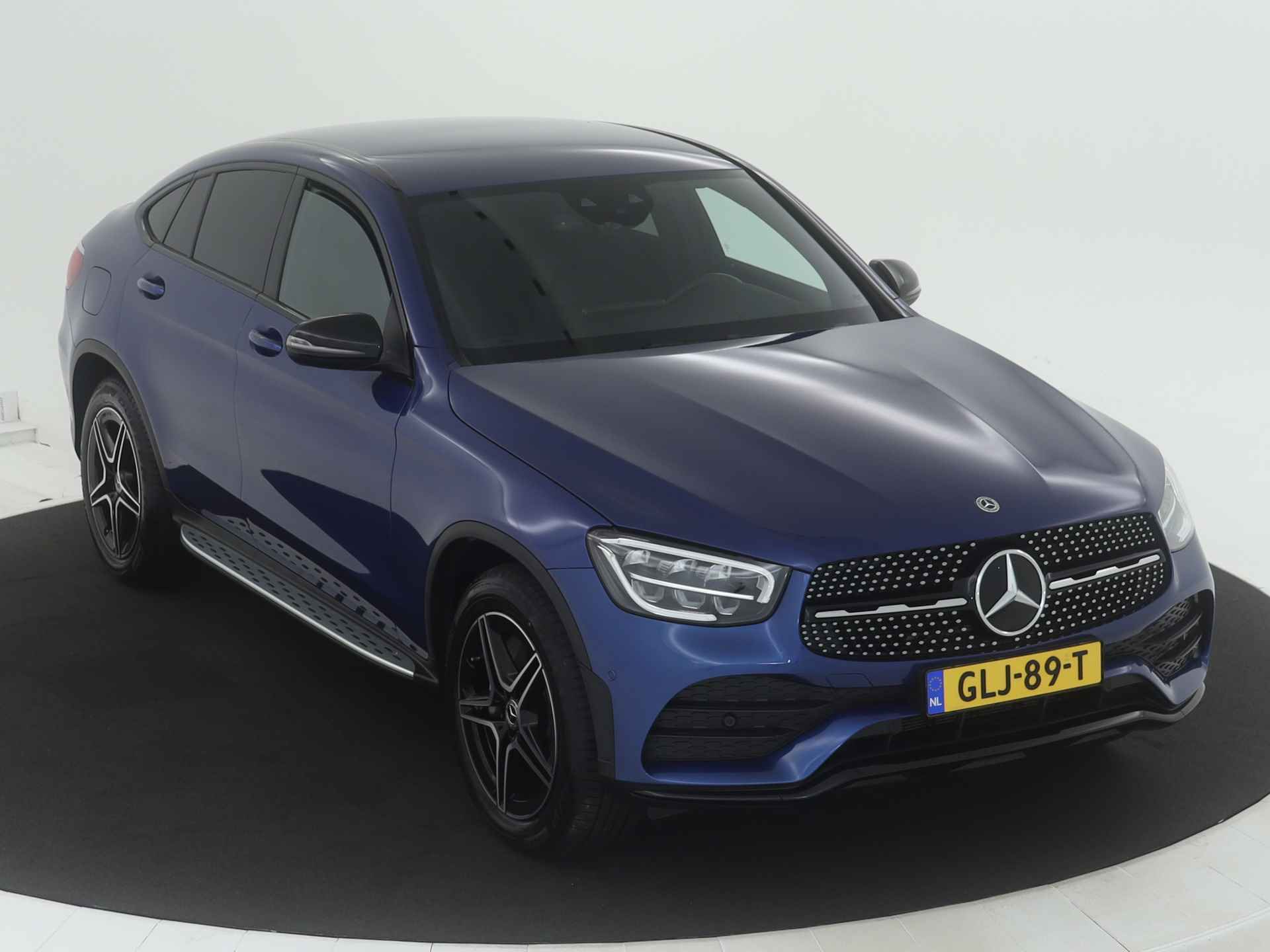 Mercedes-Benz GLC Coupé 300 e 4-Matic AMG Nightpakket | Airmatic | Trekhaak | Distronic | Dode Hoek Ass | Apple CarPLay | DAB | Sfeerverlichting | Inclusief 24 maanden MB Certified garantie voor Europa. - 27/45