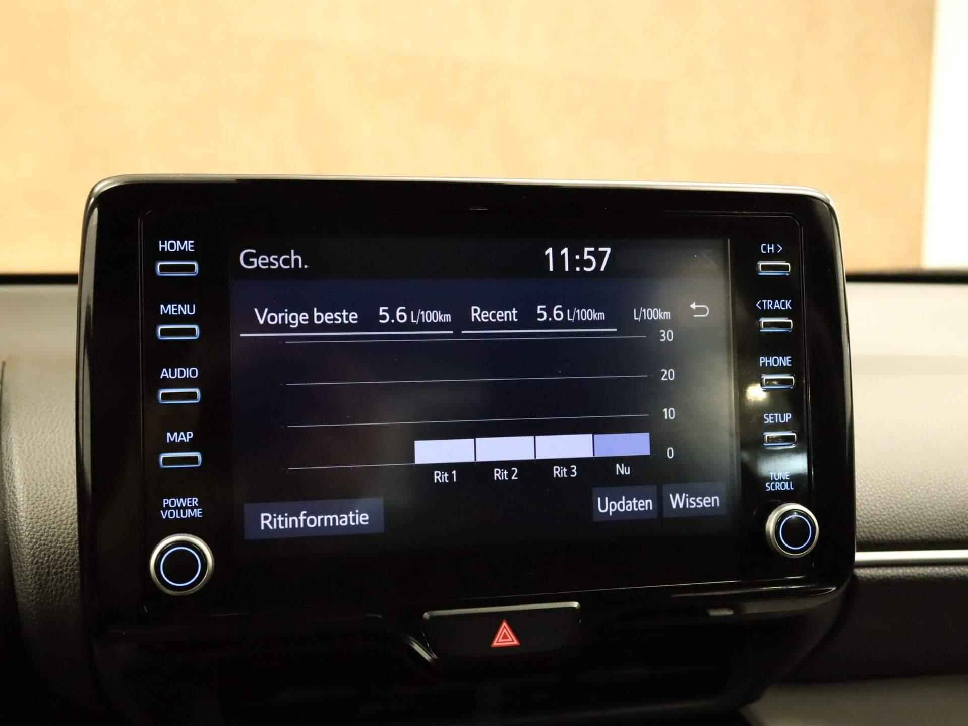 Toyota Yaris Cross 1.5 VVT-I Active - 1350KG TREKGEWICHT (GEREMD) - APPLE CARPLAY/ANDROID AUTO - ADAPTIEVE CRUISE CONTROL - ACHTERRUITRIJCAMERA - LICHT METALEN VELGEN - AIRCO - DRAADLOZE TELEFOONLADER - 23/33