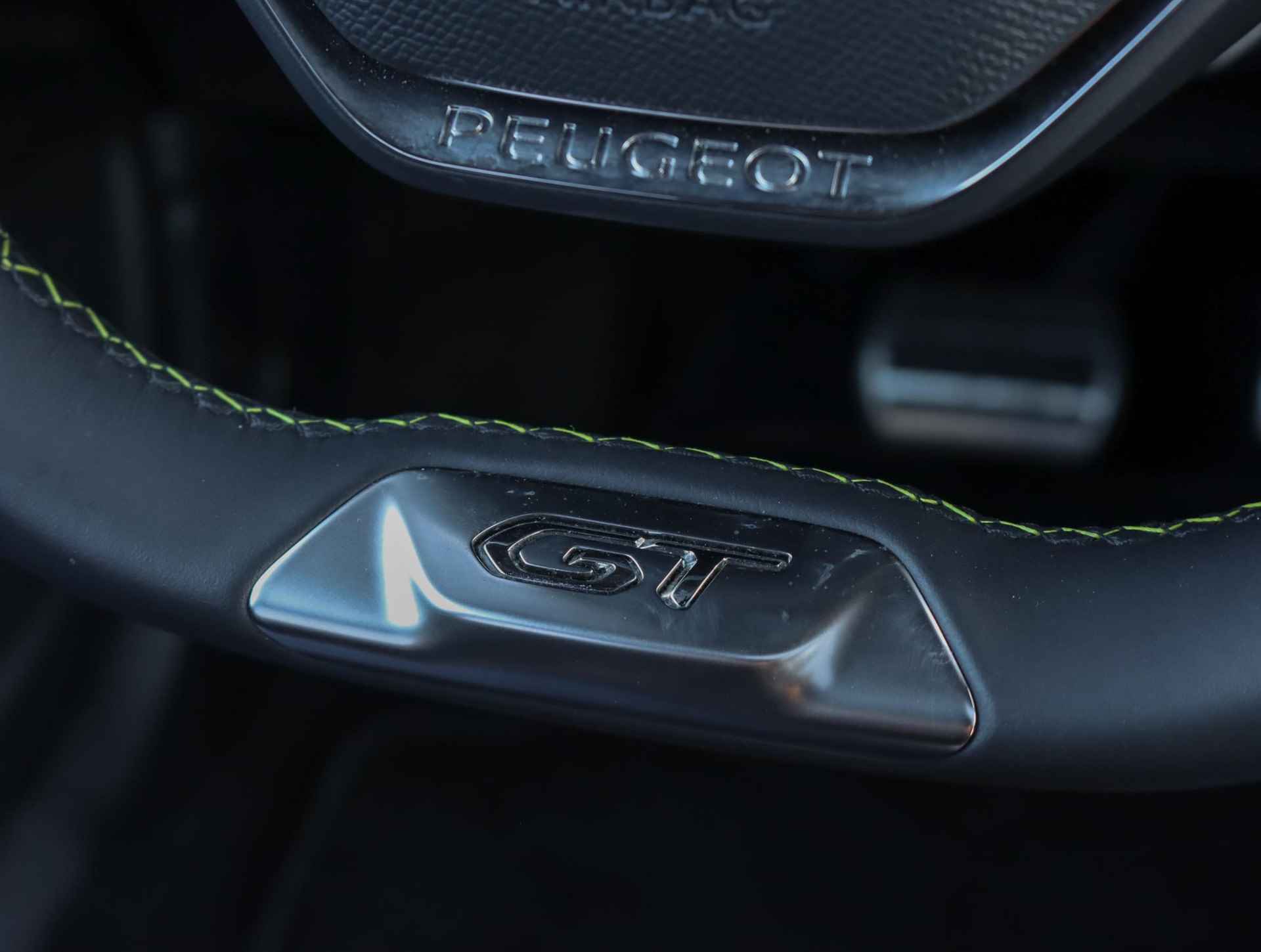 Peugeot 2008 1.2 PureTech GT Pack | Massage stoelen | Adaptieve Cruise Control | Navigatie | - 21/54