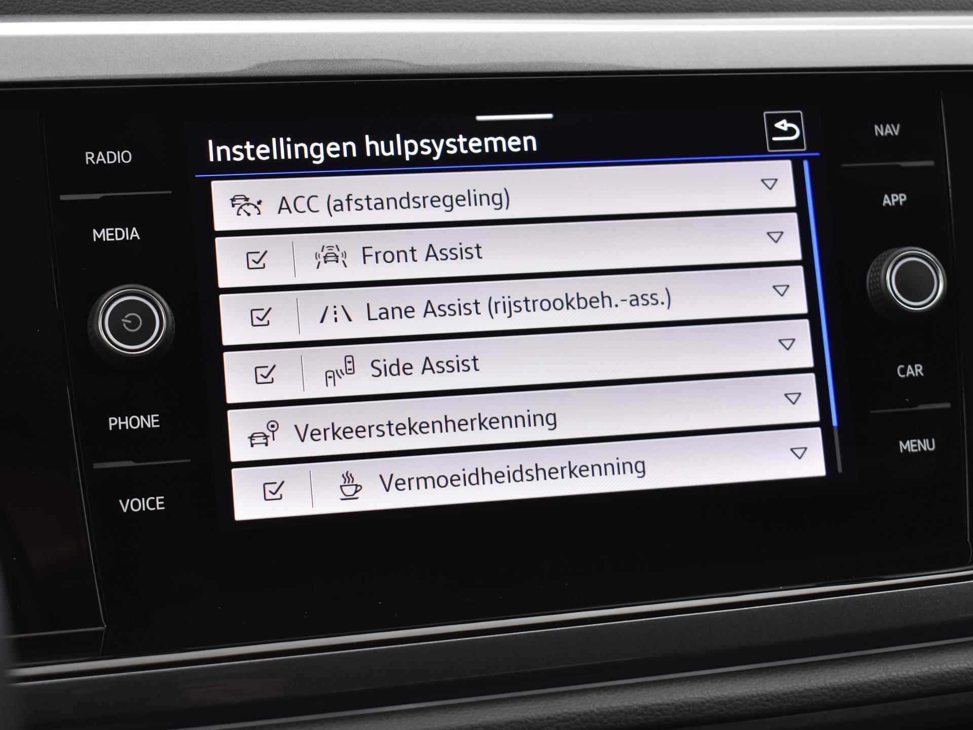 Volkswagen Polo 1.0 TSI 95pk DSG Style | Keyless | Apple Car Play | Navigatie | Stoelverwarming | ACC | Draadloze Telefoonlader| Clima | Active Info Display | Garantie t/m 07-04-2027 of 100.000km - 26/32