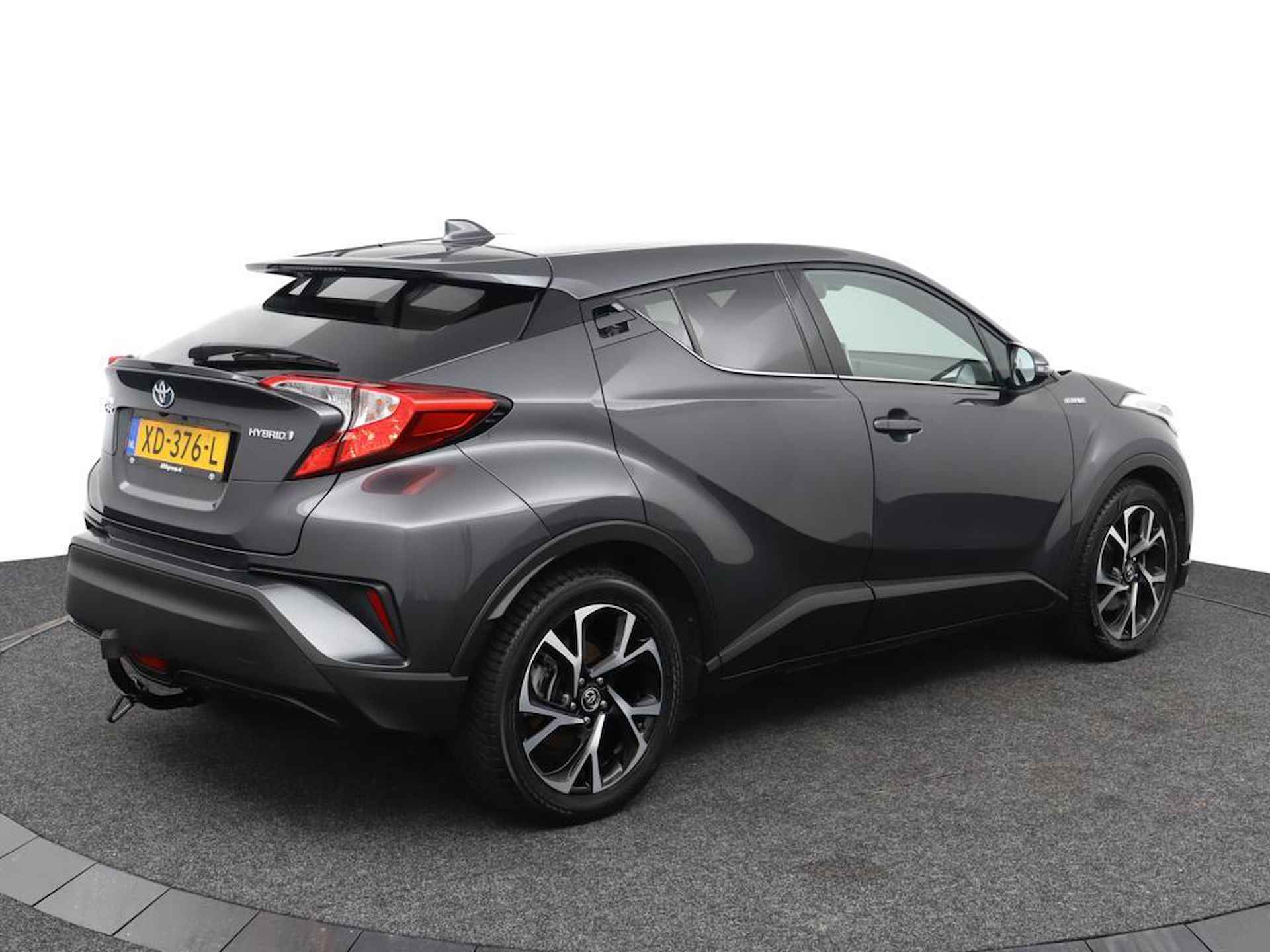 Toyota C-HR 1.8 Hybrid Dynamic | Navigatie | Trekhaak | Parkeercamera | All-season Banden | - 2/44