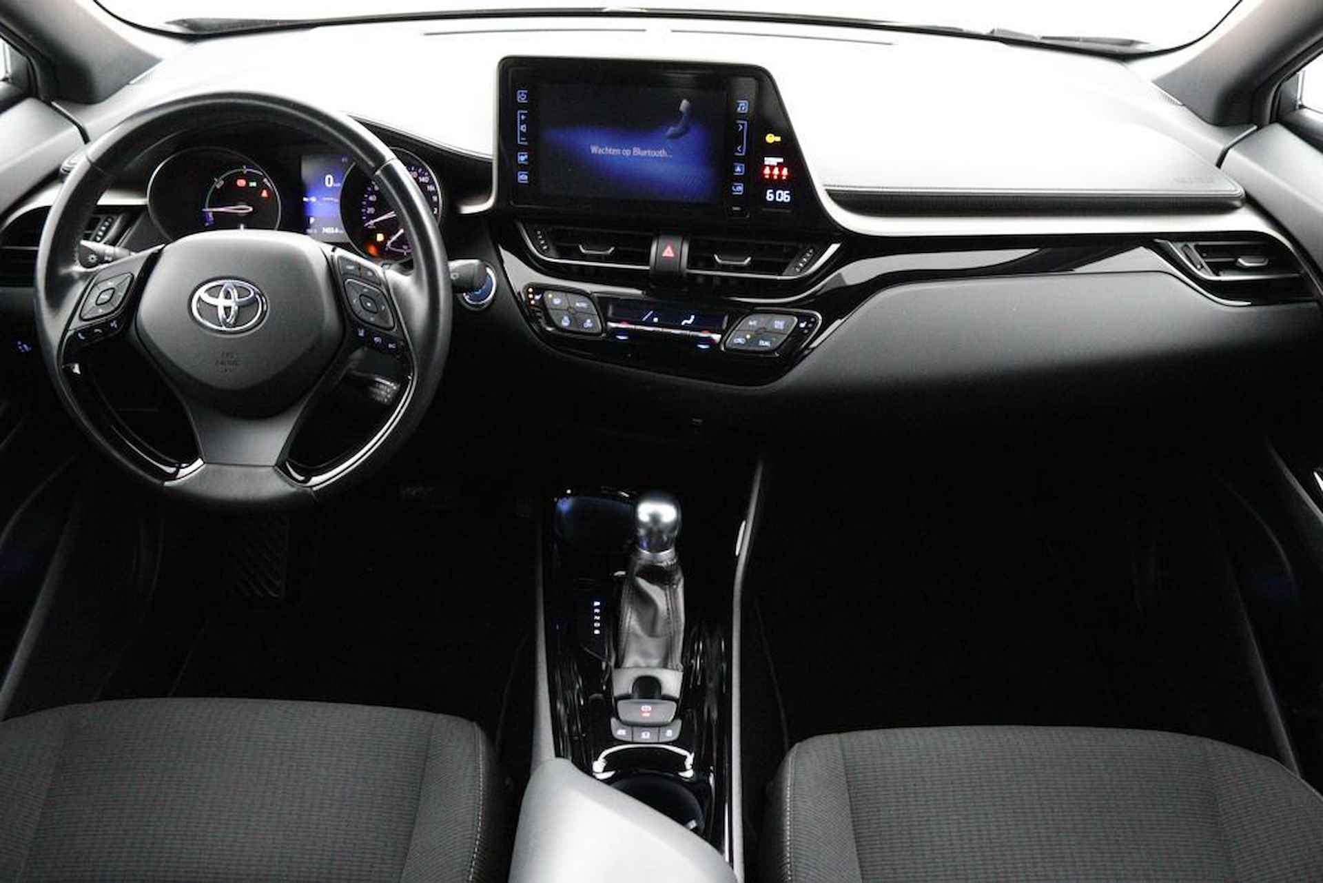 Toyota C-HR 1.8 Hybrid Dynamic | Navigatie | Trekhaak | Parkeercamera | All-season Banden | - 4/44