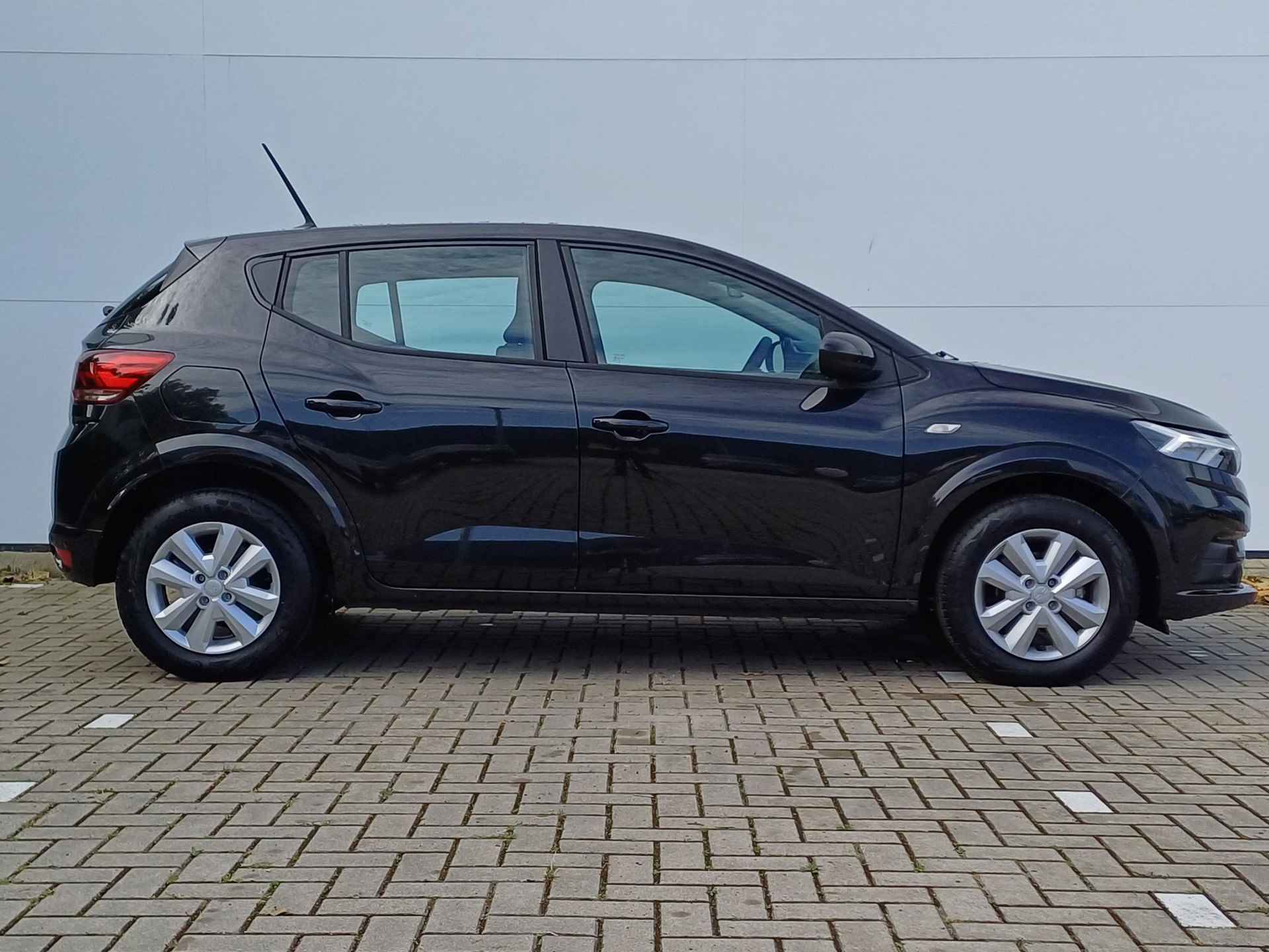 Dacia Sandero 1.0 TCe 90 Expression Parkeersenoren / Airco / Apple Carplay - Android Auto / LED / Achteruitrijcamera - 12/31