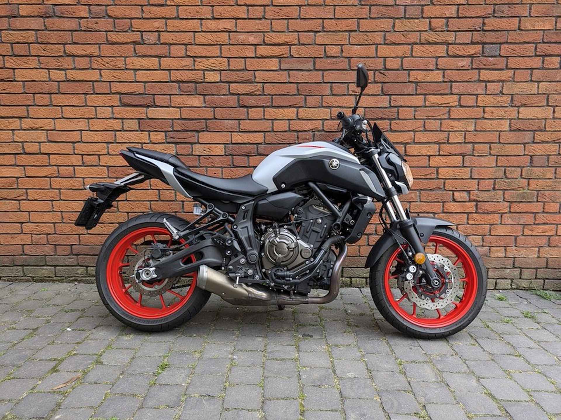 Yamaha MT-07 - 4/7