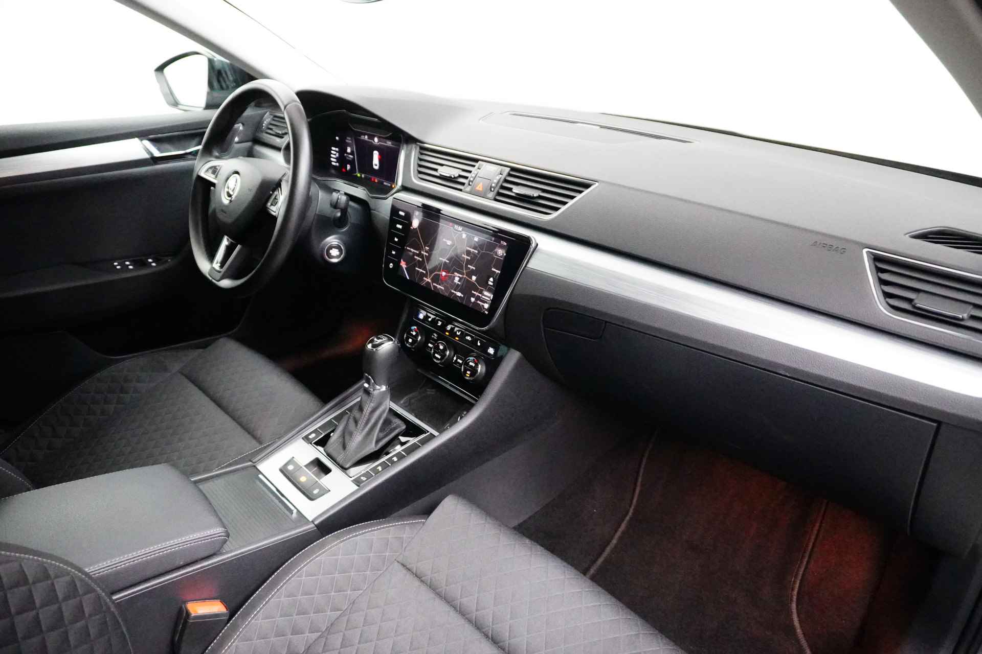 Škoda Superb Combi 1.5 TSI 150PK DSG-7 Business Edition | NAVIGATIE | ELEKTR. A. KLEP | CAMERA - 8/28