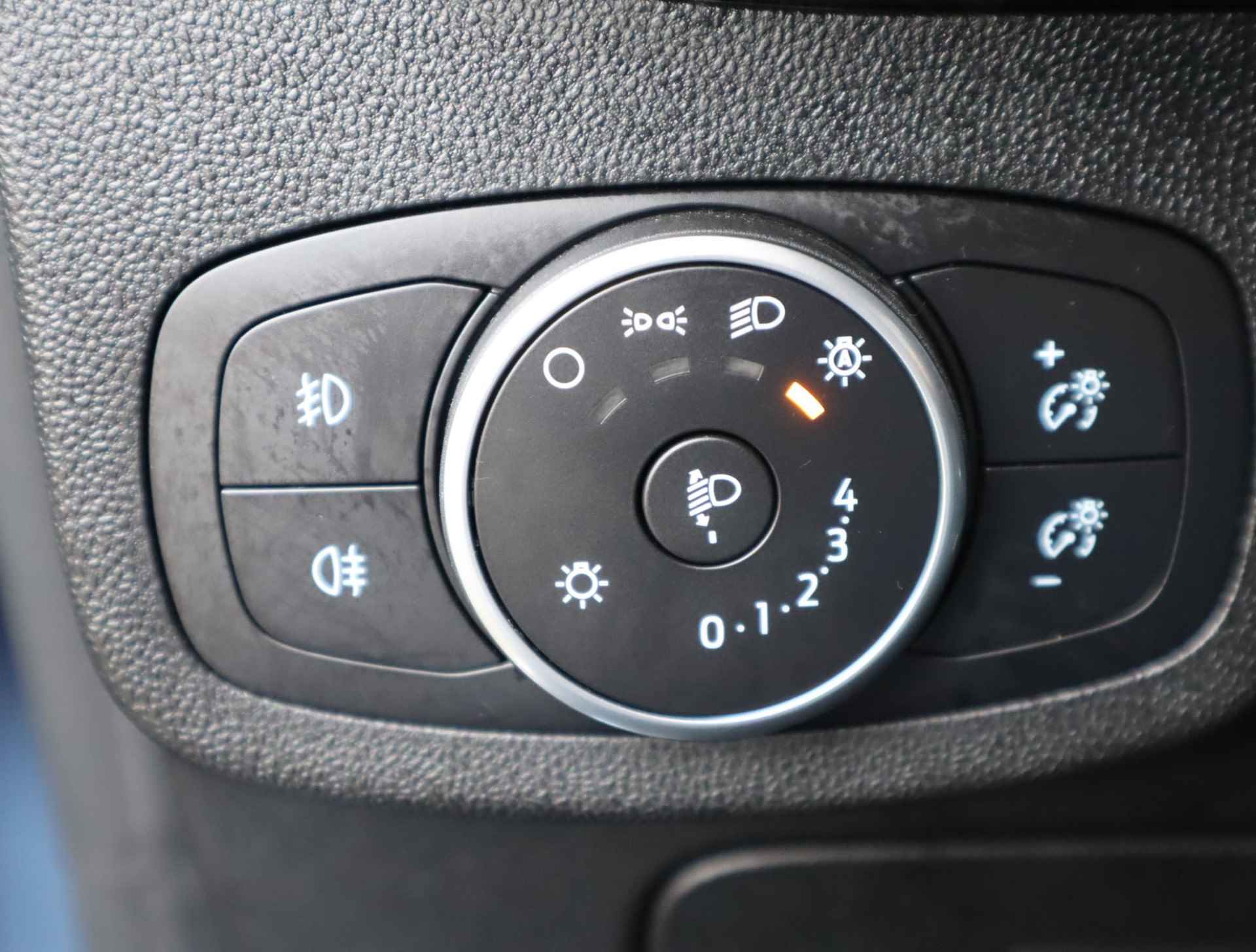Ford Fiesta 1.1 Trend | Navigatie | Cruise Control | Lichtmetalen Velgen | Lichtsensor | Nette Auto - 15/44