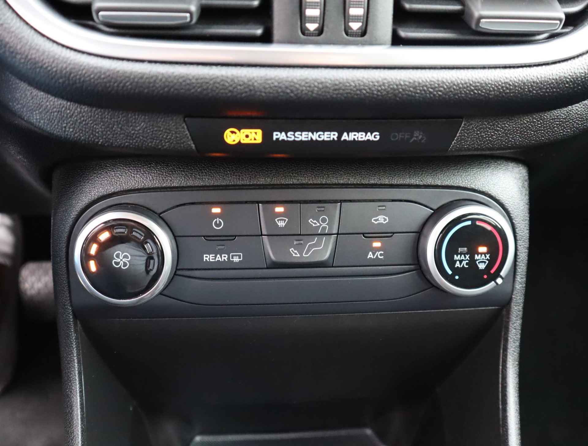 Ford Fiesta 1.1 Trend | Navigatie | Cruise Control | Lichtmetalen Velgen | Lichtsensor | Nette Auto - 18/44