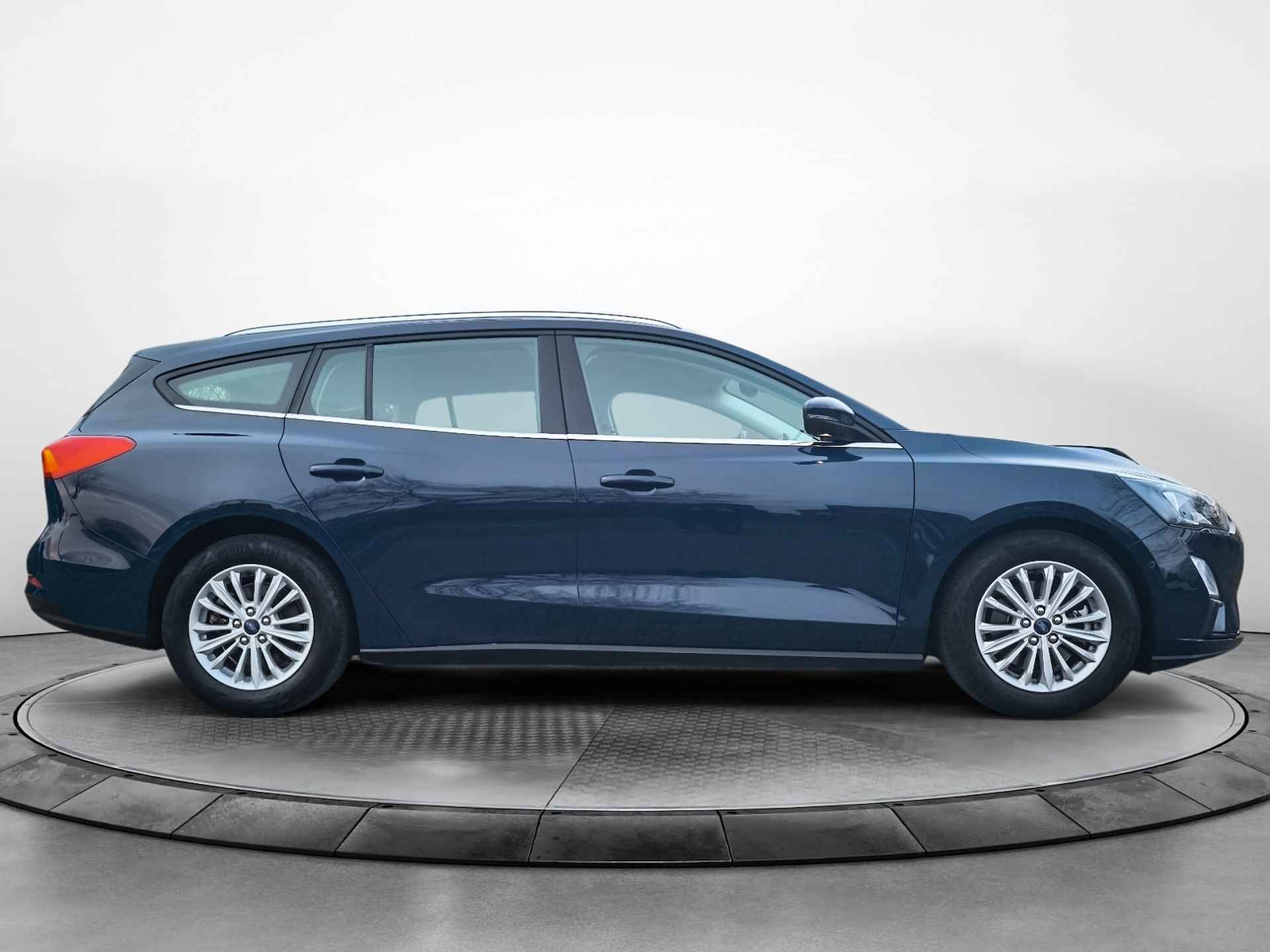 Ford FOCUS Wagon 1.0 EcoBoost Titanium Business (126 PK) 1e-Eig. Keurig-Onderh. BOVAG-Garantie. NL-Auto. Trekhaak, Navigatie/Apple-Carplay/Android-Auto, Cruisecontrol, Keyless-Entry/Start, Parkeersensoren-V+A, Achteruitrijcamera, DAB, Sportstoelen, Licht-Licht-Pakket, Lm-Velgen-16Inch, Privacy-Glas - 4/39