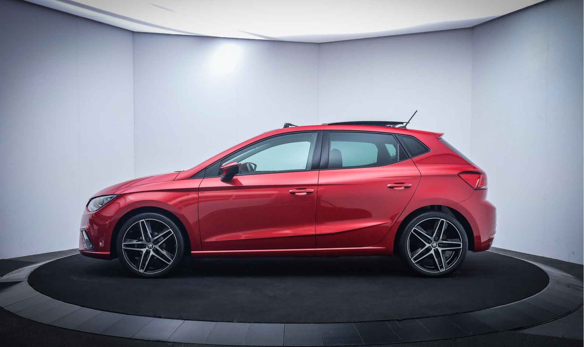 SEAT Ibiza 1.0TSI FR Intense PANO/BEATS/CAMERA/DIGIDASH/LED/CARPLAY/STOELVERW./TREKHAAK/DAB+/LMV 18'' - 12/29