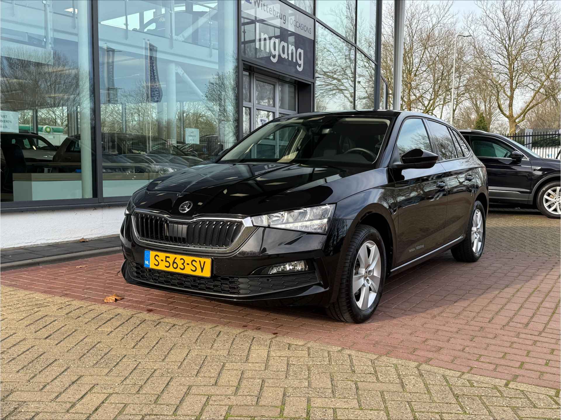 Škoda Scala 1.0 TSI Ambition Carplay / Getint glas achter/  lm vegen 16 inch/  verwarmde buiten spiegels - 3/34