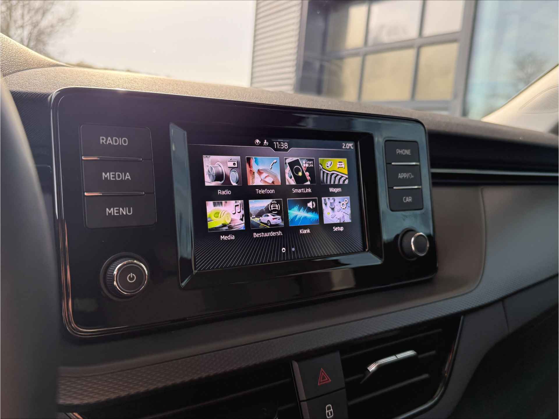 Škoda Scala 1.0 TSI Ambition Carplay / Getint glas achter/  lm vegen 16 inch/  verwarmde buiten spiegels - 24/34