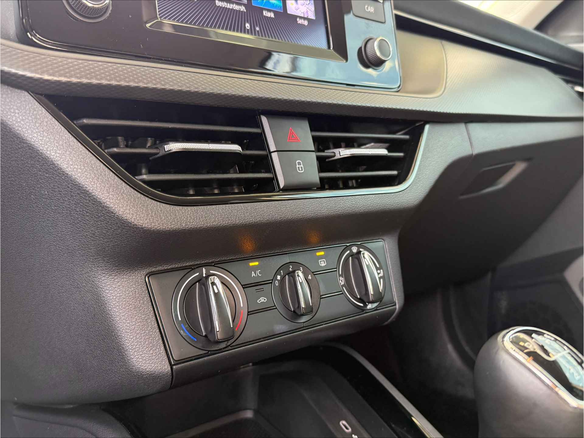 Škoda Scala 1.0 TSI Ambition Carplay / Getint glas achter/  lm vegen 16 inch/  verwarmde buiten spiegels - 25/34