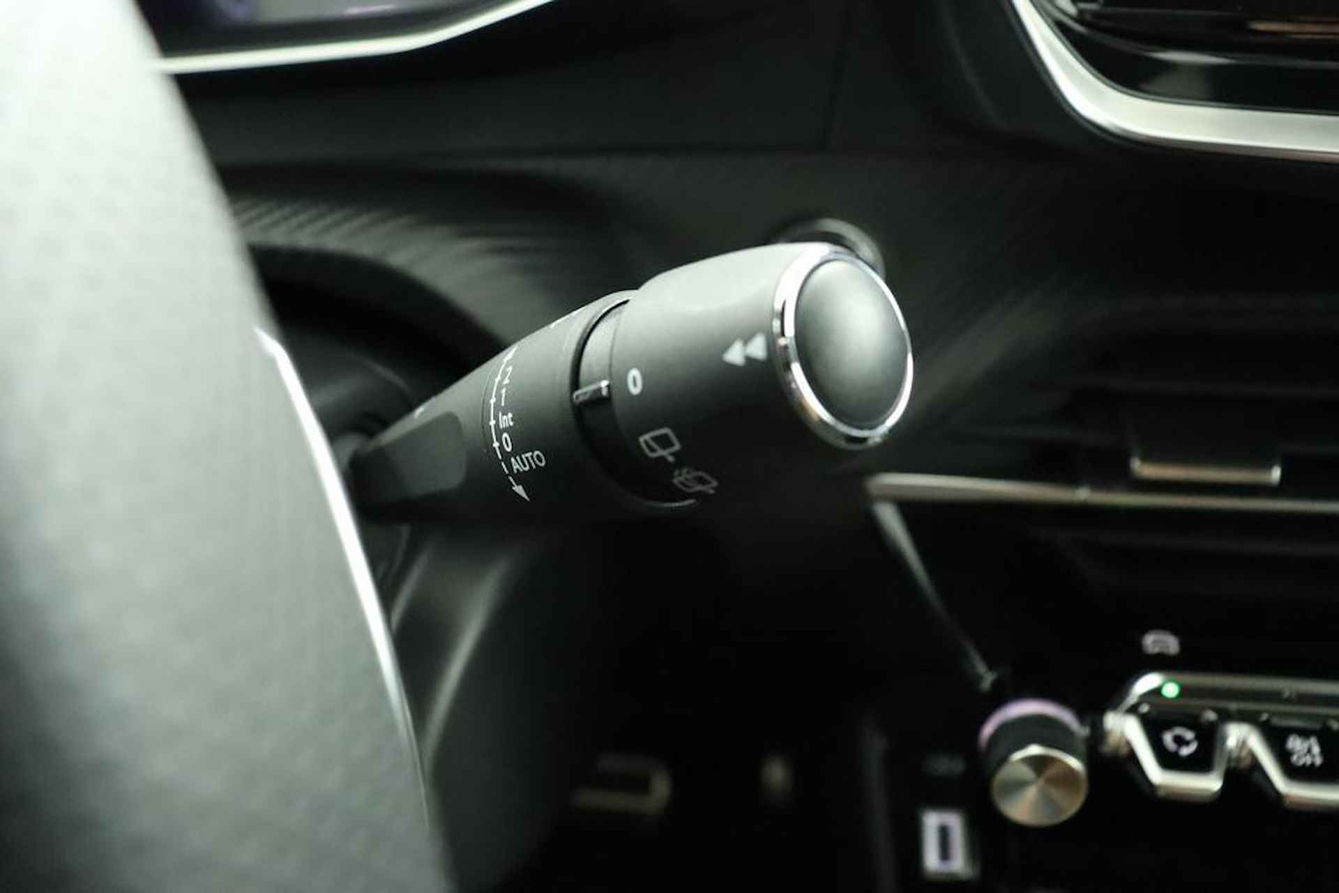 Peugeot 2008 1.2 Hybrid 136 GT |Navigatie | 360 graden Camera | Cruise Control | - 35/51