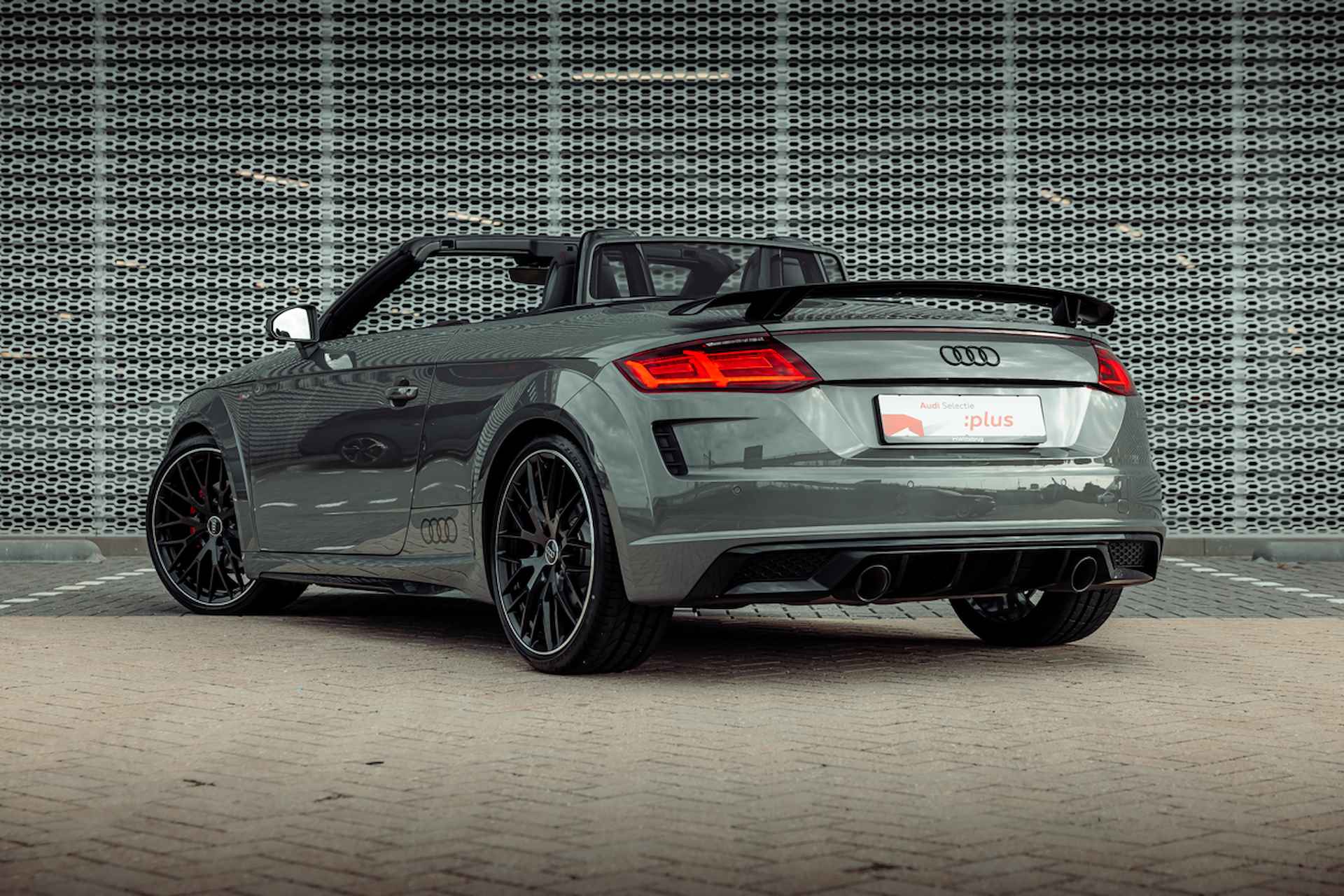 Audi TT Roadster 40 TFSI 197pk s-tronic Pro Line S competition | Nieuw 81k | Optiek zwart plus | 20" LM velgen | Leder-alcantara | S-sportstoelen | Windschot | MMI Navigatie | Audi Sound | Stoelverwarming | LED - 6/38