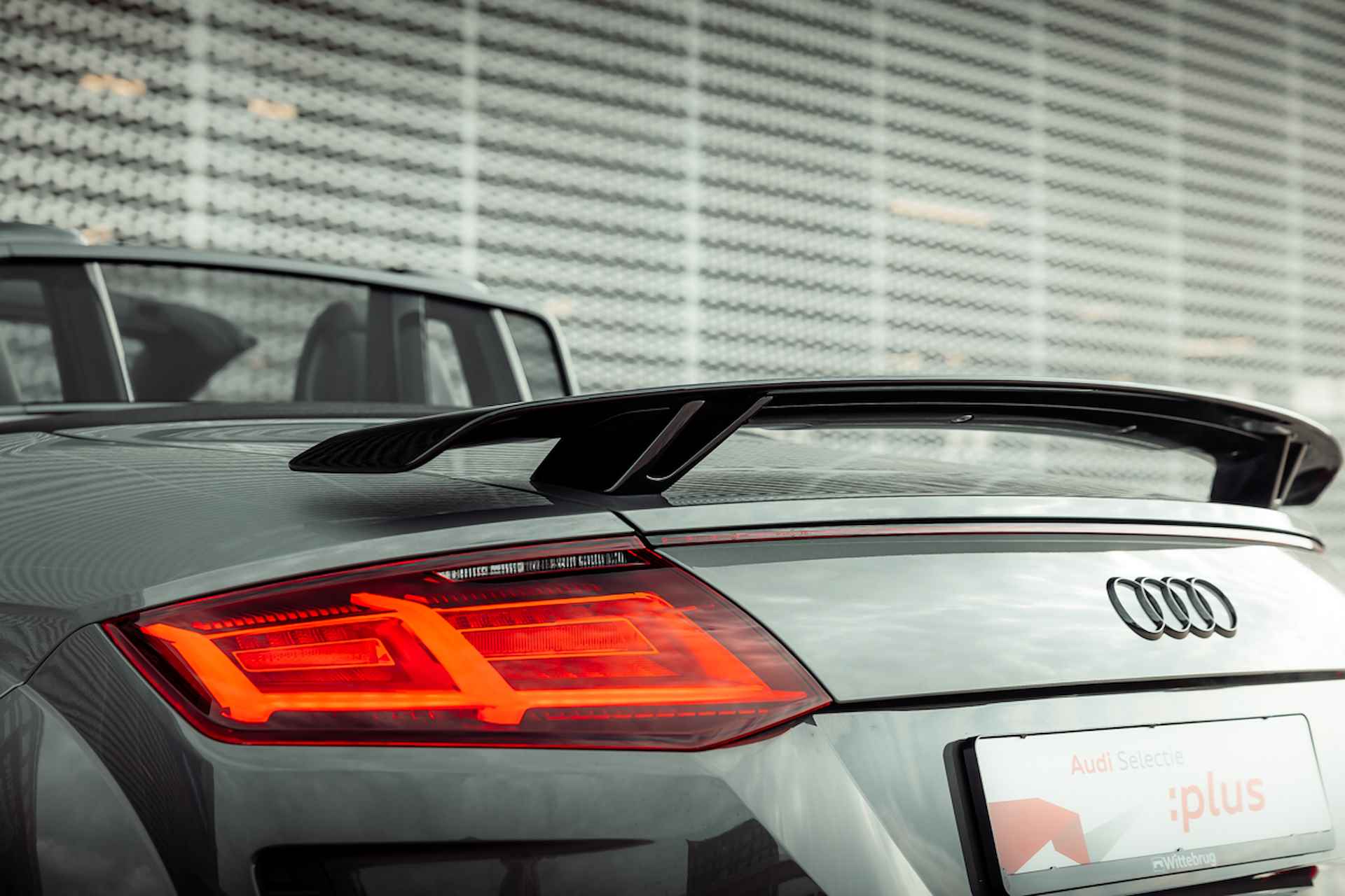 Audi TT Roadster 40 TFSI 197pk s-tronic Pro Line S competition | Nieuw 81k | Optiek zwart plus | 20" LM velgen | Leder-alcantara | S-sportstoelen | Windschot | MMI Navigatie | Audi Sound | Stoelverwarming | LED - 18/38