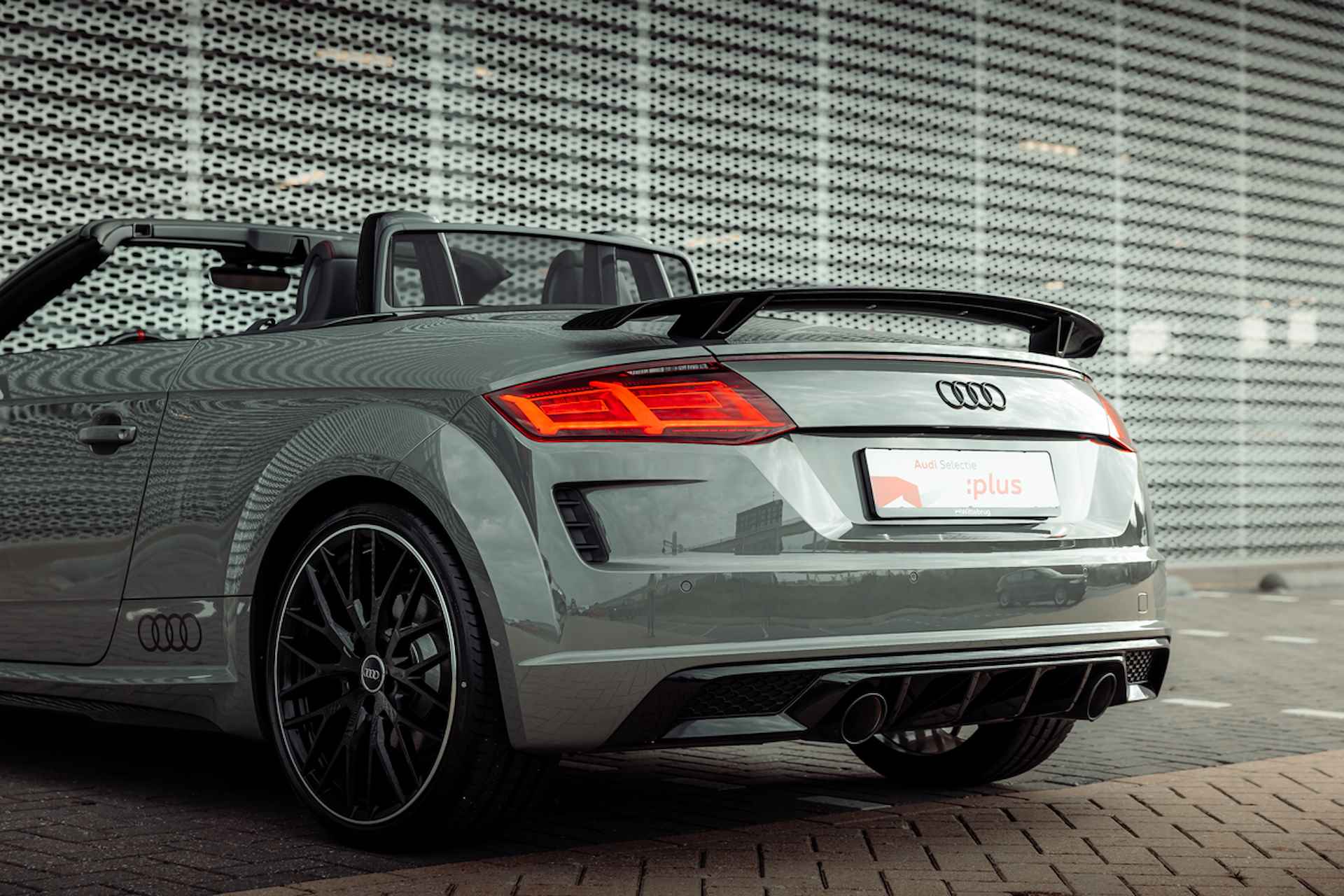 Audi TT Roadster 40 TFSI 197pk s-tronic Pro Line S competition | Nieuw 81k | Optiek zwart plus | 20" LM velgen | Leder-alcantara | S-sportstoelen | Windschot | MMI Navigatie | Audi Sound | Stoelverwarming | LED - 19/38