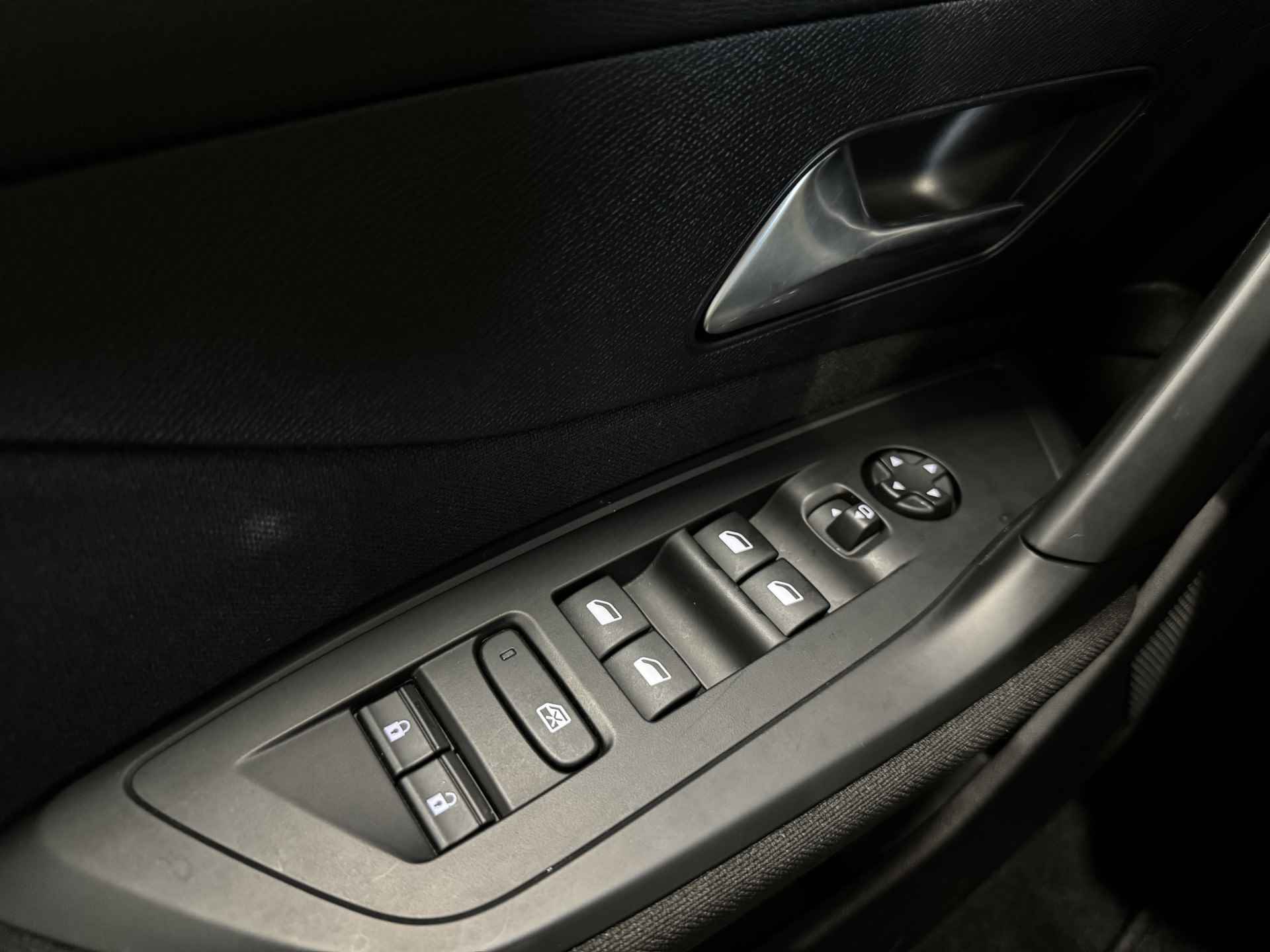 Peugeot 308 1.2 PureTech Active Pack Business | Apple Carplay | Climate control | Sensoren Achter | Cruise control - 21/35