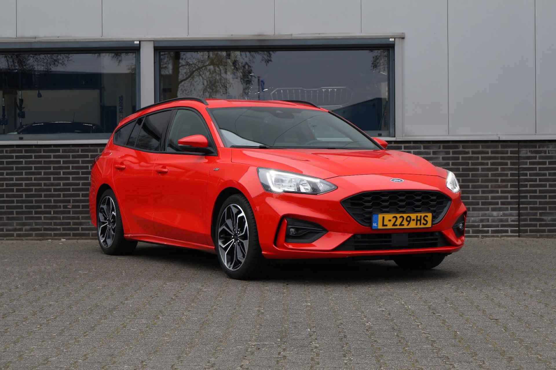 FORD Focus 1.0 Ecoboost ST-Line X Bus. - Dodehoeksensoren - Navi - Parkeerc - 10/25