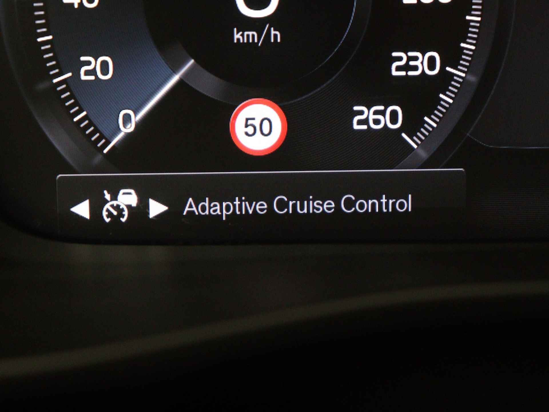 Volvo XC40 T5 PLUG-IN HYBRID R-DESIGN ACC BLIS KEYLESS NAVI CAMERA - 28/42