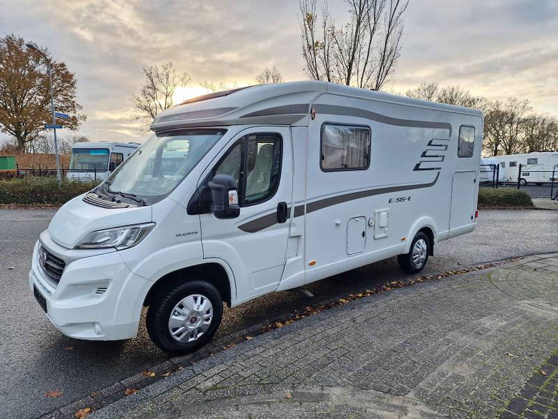 Hymer Exsis-T  588 enkele bedden - 5/11