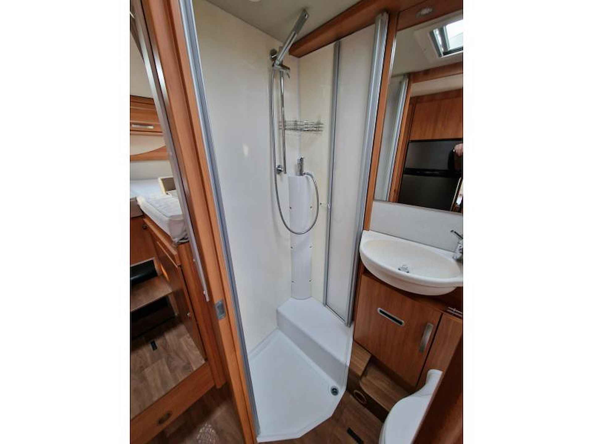 Hymer Exsis-T  588 enkele bedden - 11/11