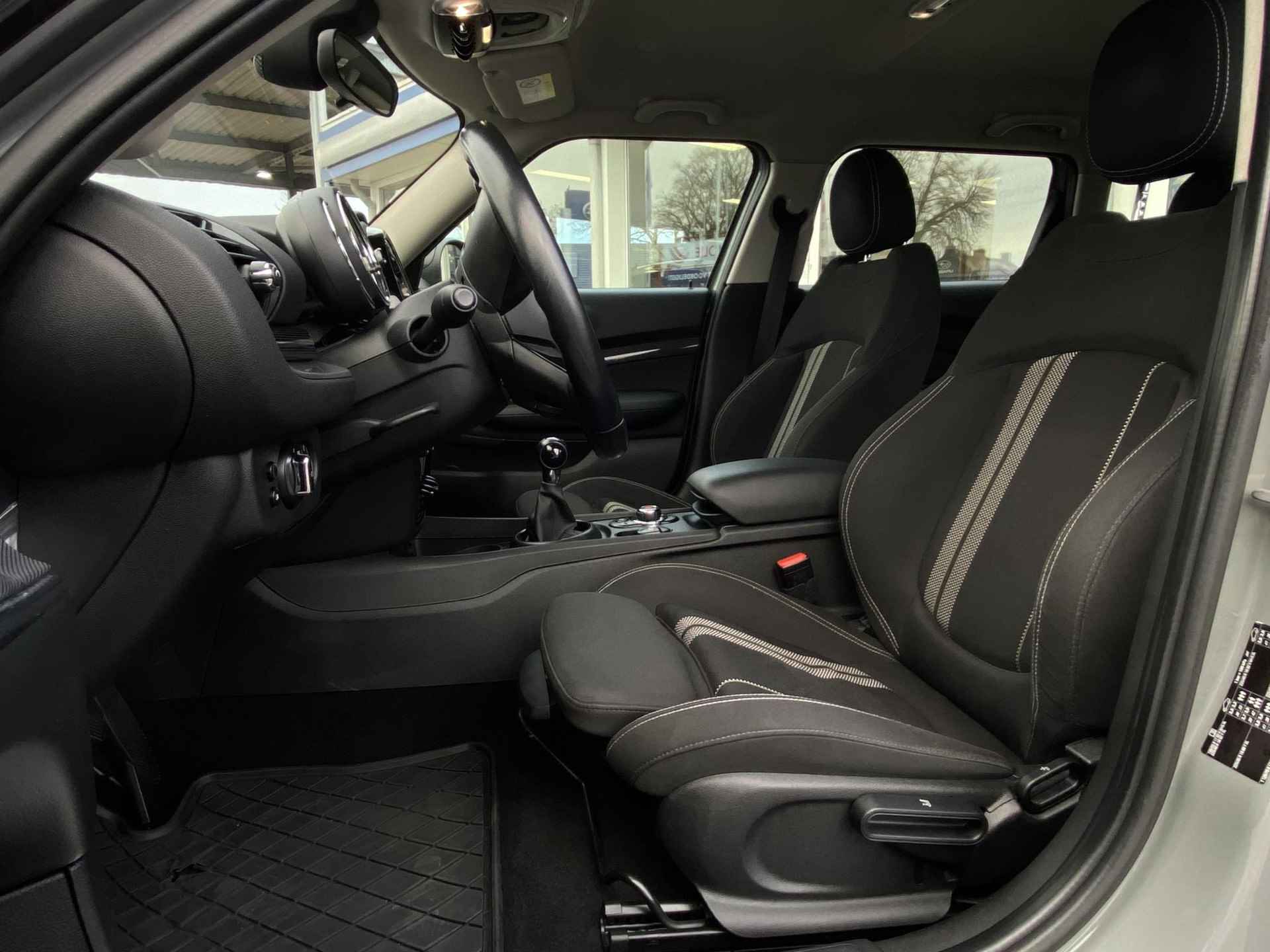 Mini Mini Clubman 2.0 Cooper S | Navigatie | Stoelverwarming voor | Harman/Kardon geluidsinstallatie | parkeersensoren achter | Klimaat controle | - 2/38