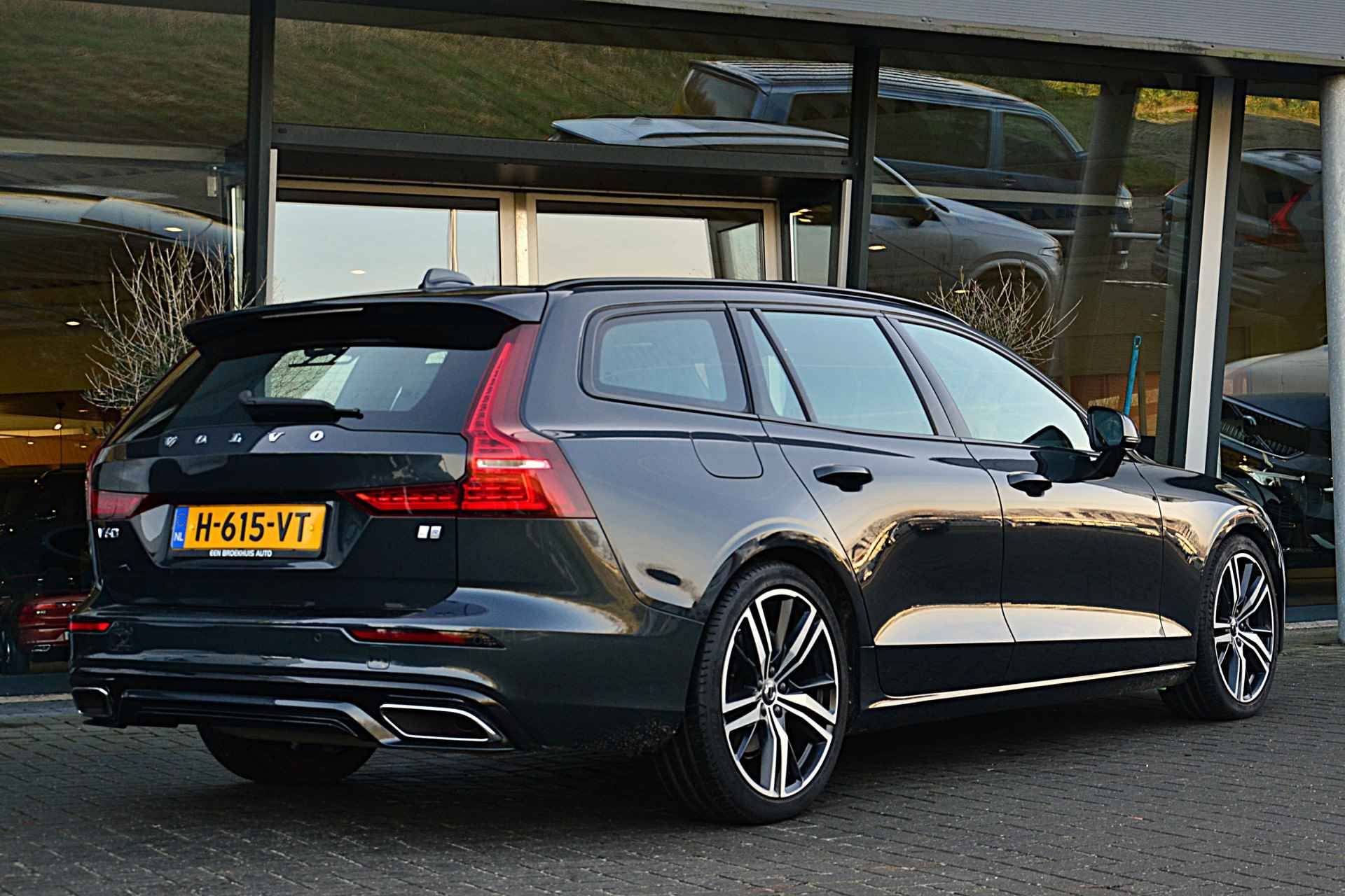 Volvo V60 T4 R-Design Polestar Engineered | Adaptive Cruise | Sportonderstel | Lighting-Pack | Panoramadak | Trekhaak | BLIS - 3/31