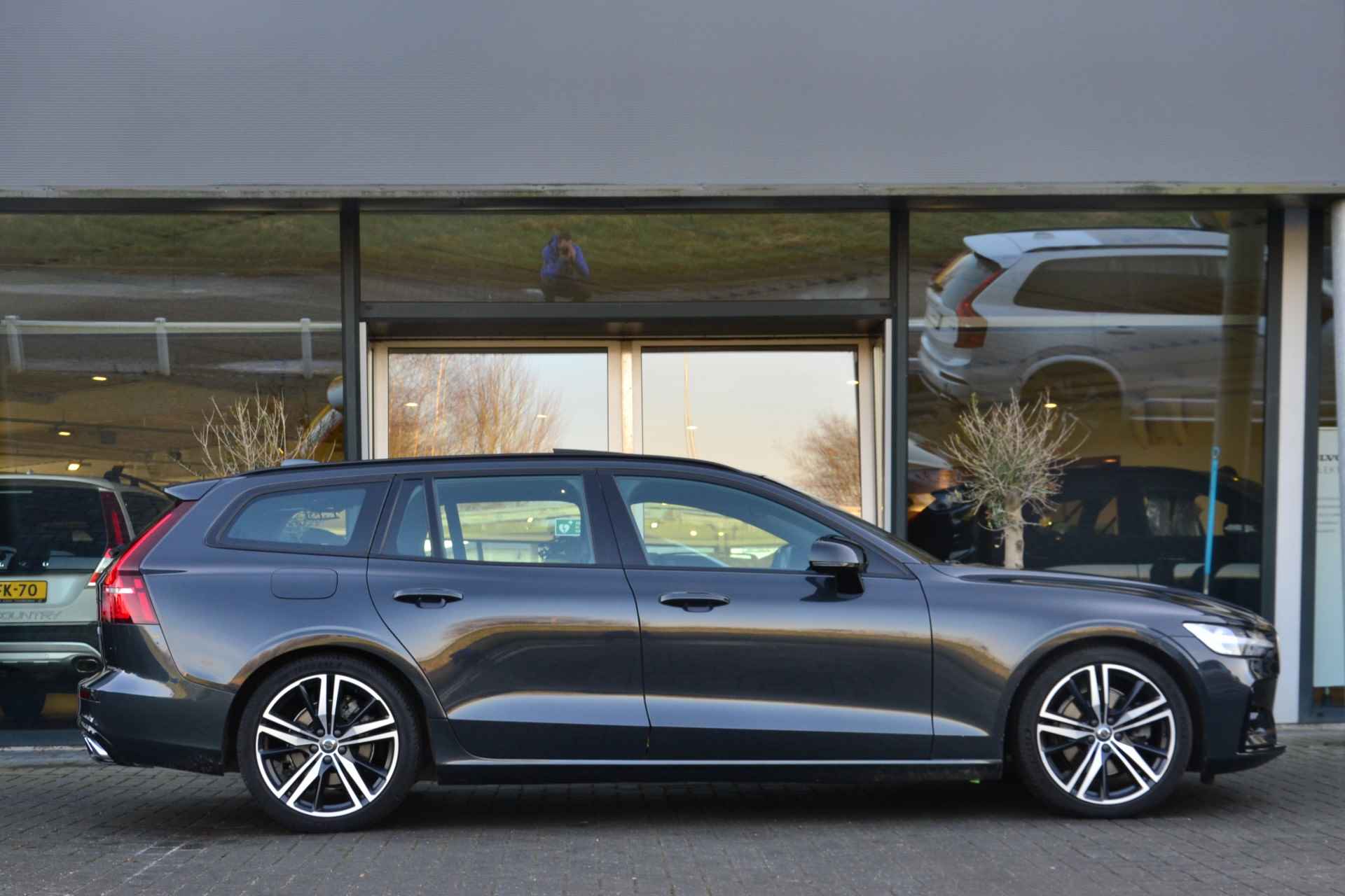 Volvo V60 T4 R-Design Polestar Engineered | Adaptive Cruise | Sportonderstel | Lighting-Pack | Panoramadak | Trekhaak | BLIS - 8/31