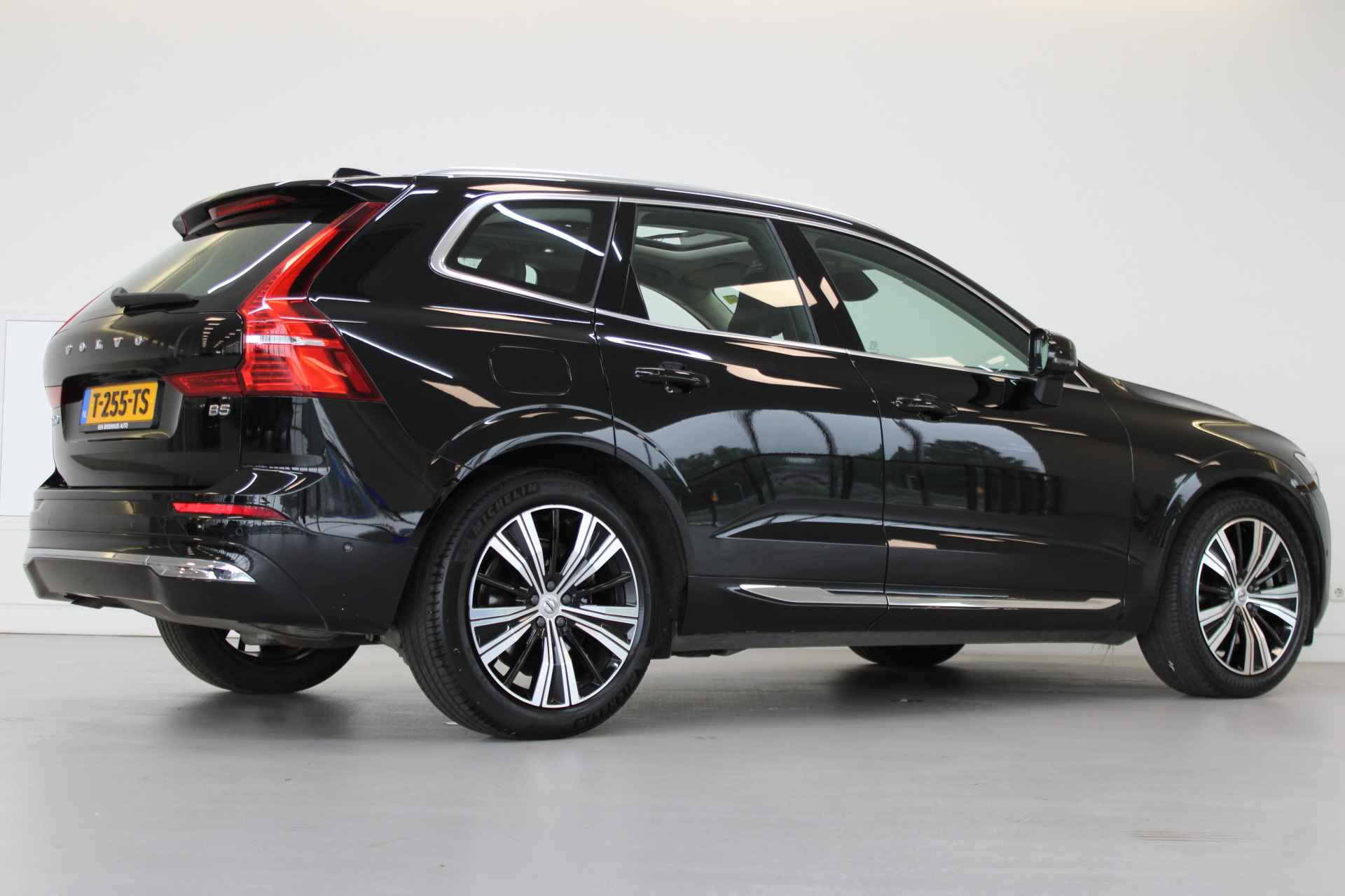 Volvo XC60 B5 250PK Ultimate Bright | Full Options! | B&W Audio | Luchtvering | Massage | Iso Glas | 360º view - 3/67