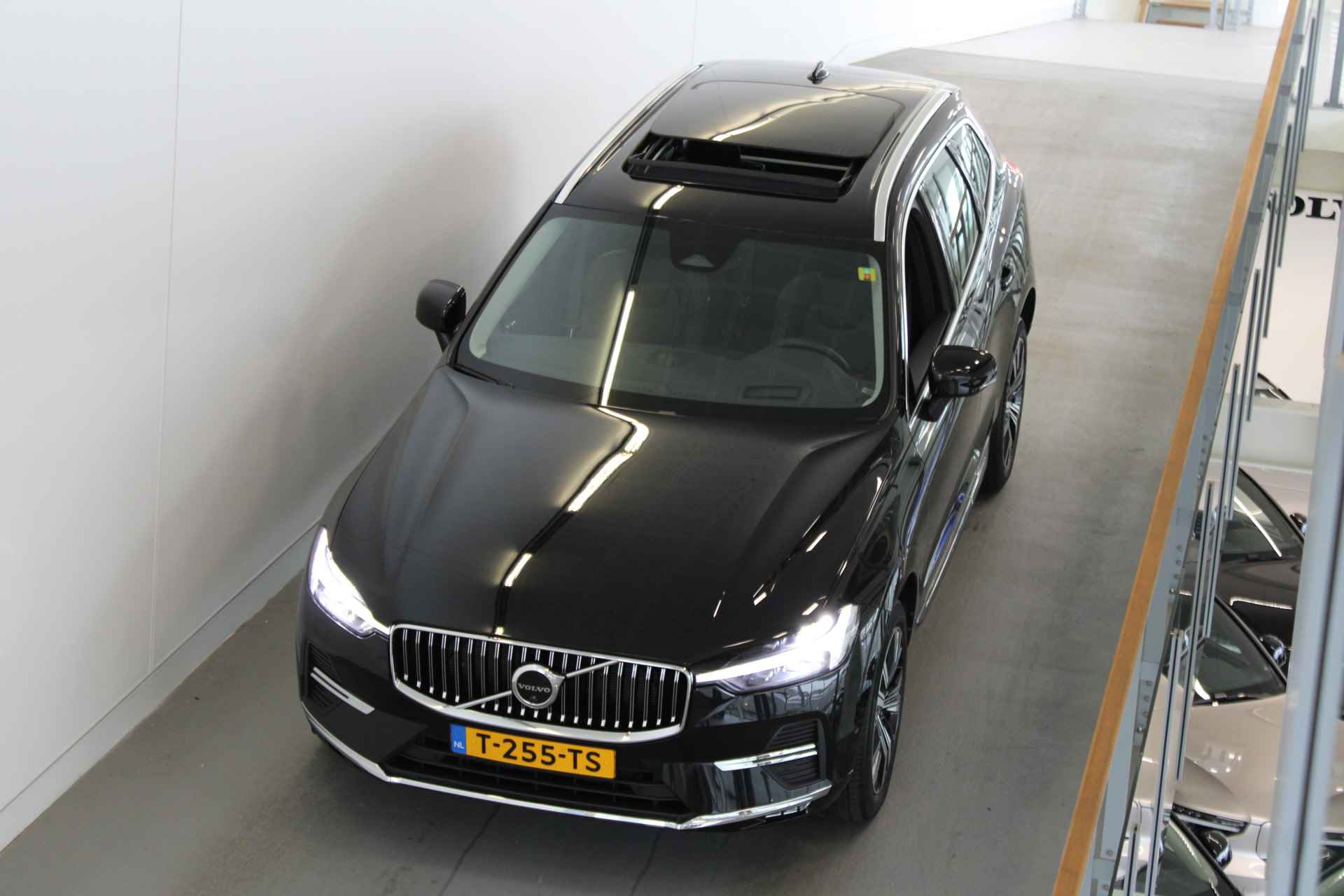 Volvo XC60 B5 250PK Ultimate Bright | Full Options! | B&W Audio | Luchtvering | Massage | Iso Glas | 360º view - 24/67