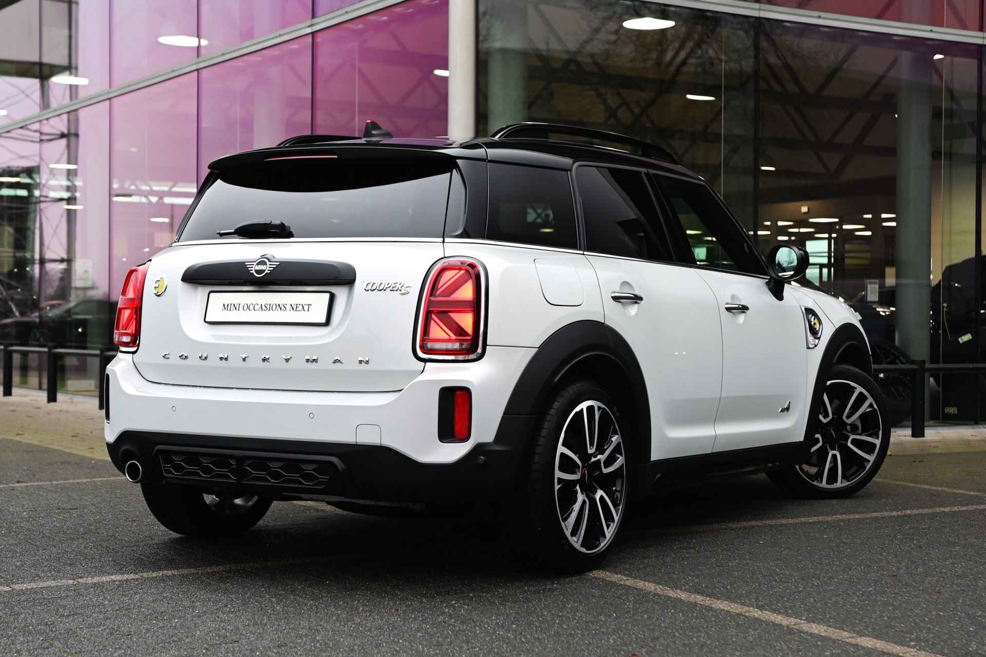 MINI Countryman Cooper SE ALL4 Automaat / JCW Trim Pakket / Panoramadak / Achteruitrijcamera / JCW Sportstoelen / Active Cruise Control / Adaptieve LED / Comfort Access / - 3/30