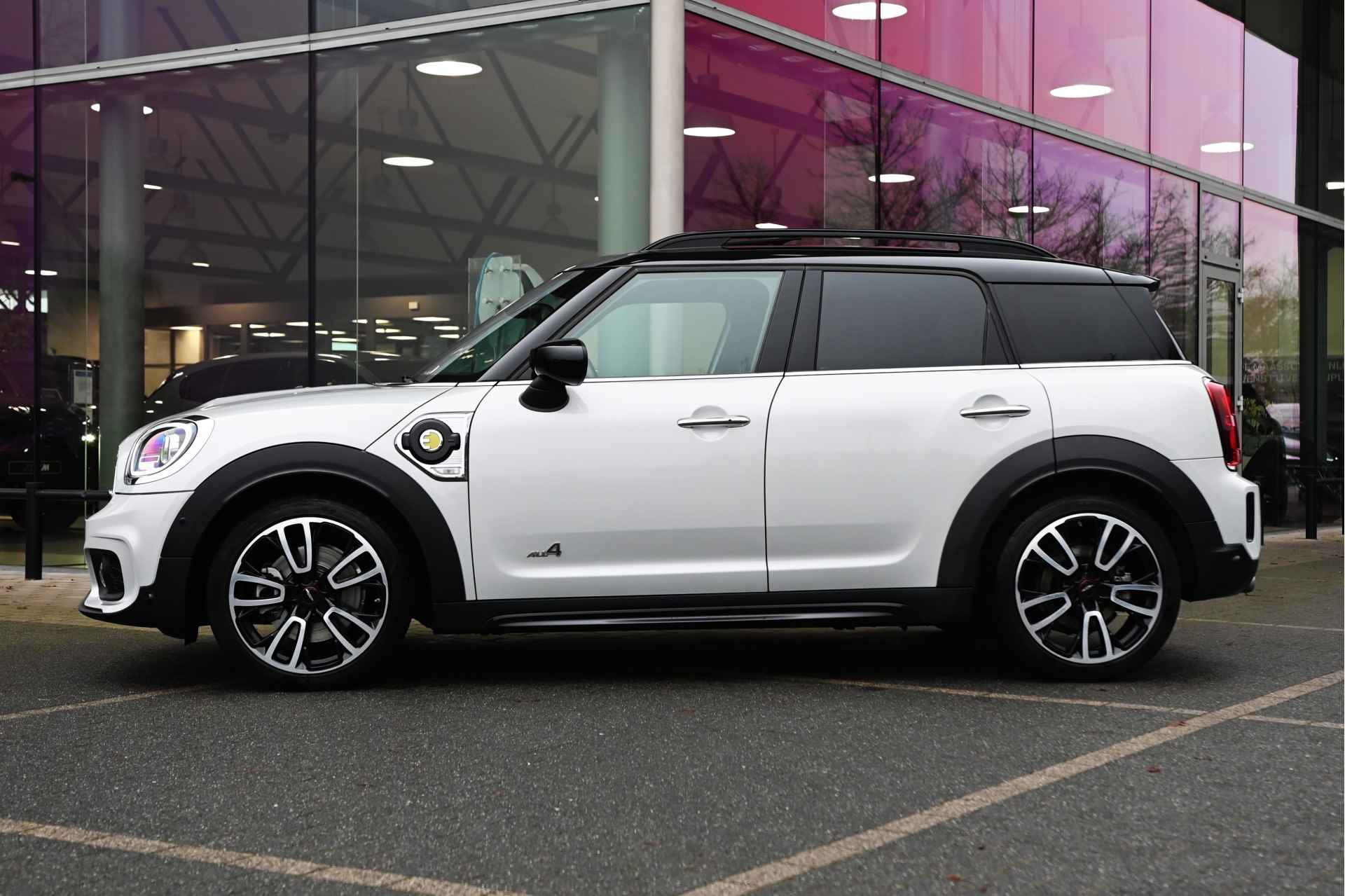 MINI Countryman Cooper SE ALL4 Automaat / JCW Trim Pakket / Panoramadak / Achteruitrijcamera / JCW Sportstoelen / Active Cruise Control / Adaptieve LED / Comfort Access / - 6/30