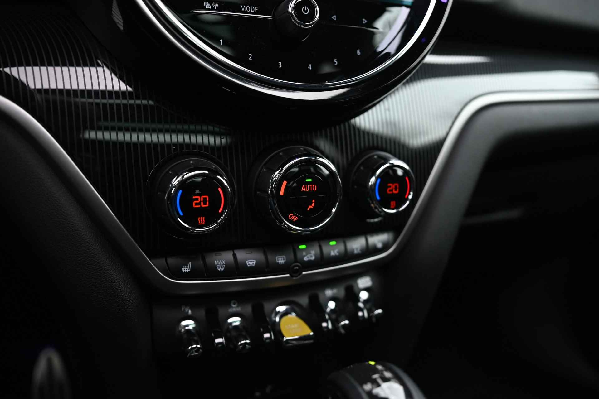 MINI Countryman Cooper SE ALL4 Automaat / JCW Trim Pakket / Panoramadak / Achteruitrijcamera / JCW Sportstoelen / Active Cruise Control / Adaptieve LED / Comfort Access / - 24/30