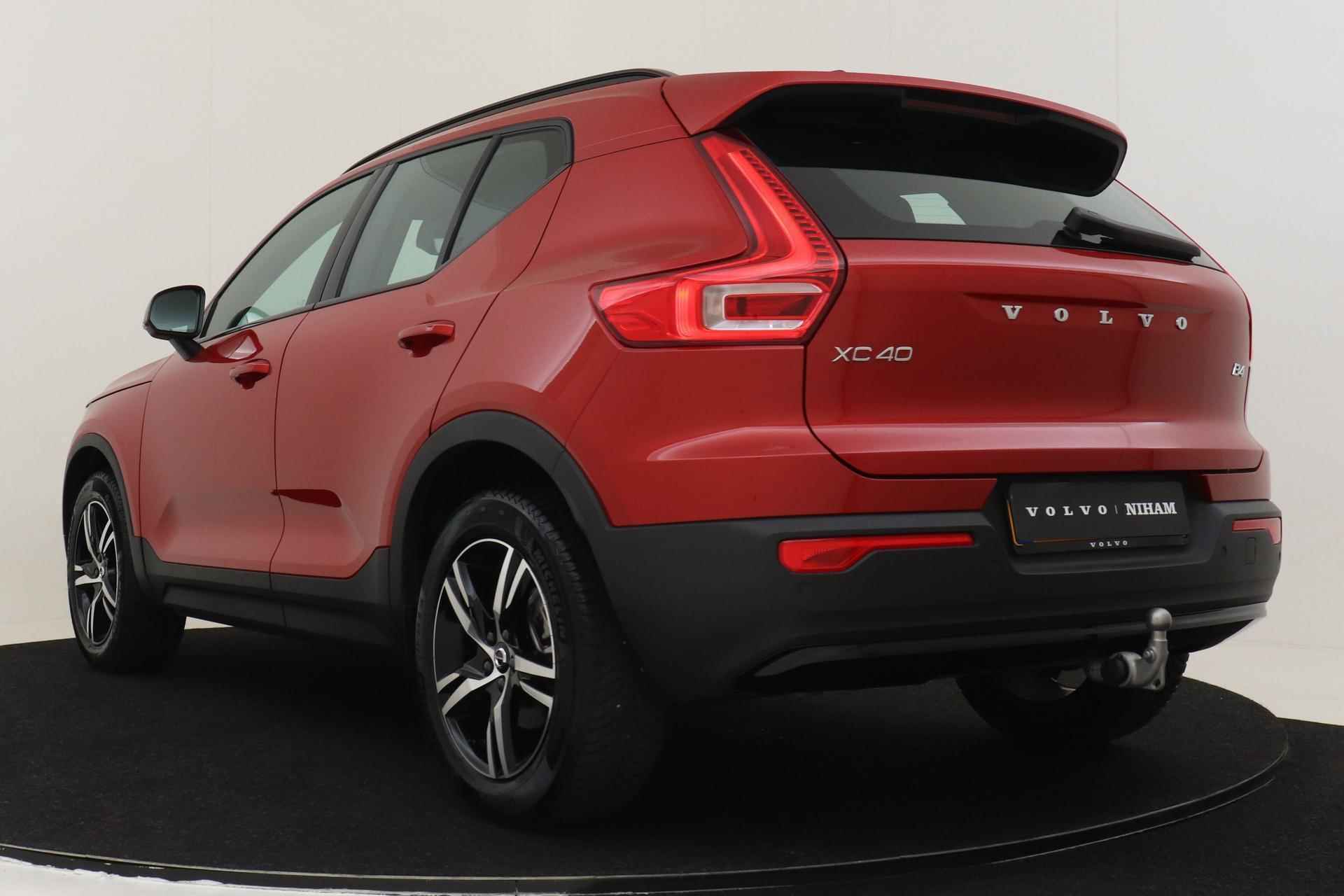 Volvo XC40 B4 (M-HYBRID) PLUS DARK -CAMERA|ADAP.CRUISE|VERW.VOORRUIT|TREKHAAK - 7/36