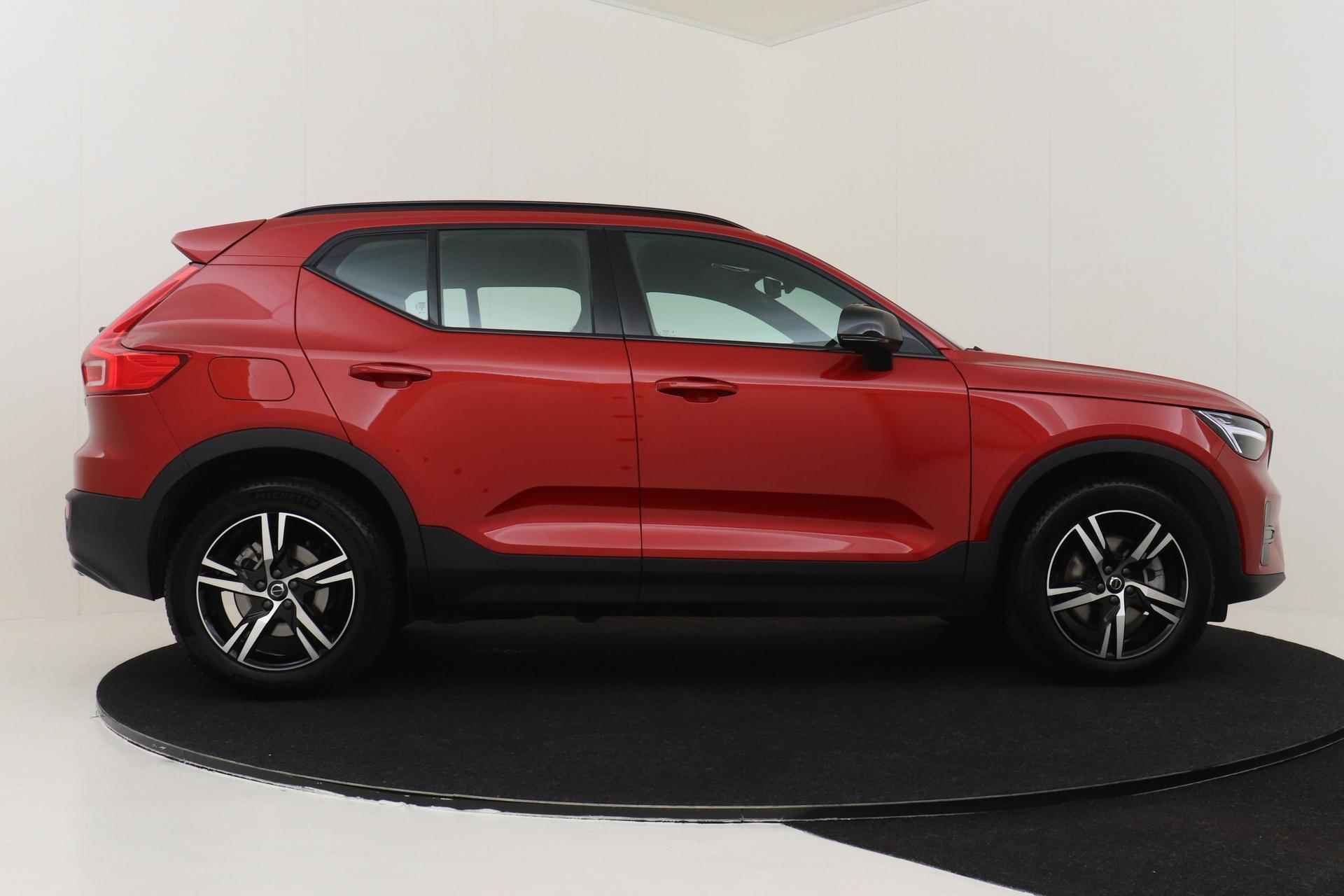 Volvo XC40 B4 (M-HYBRID) PLUS DARK -CAMERA|ADAP.CRUISE|VERW.VOORRUIT|TREKHAAK - 16/36