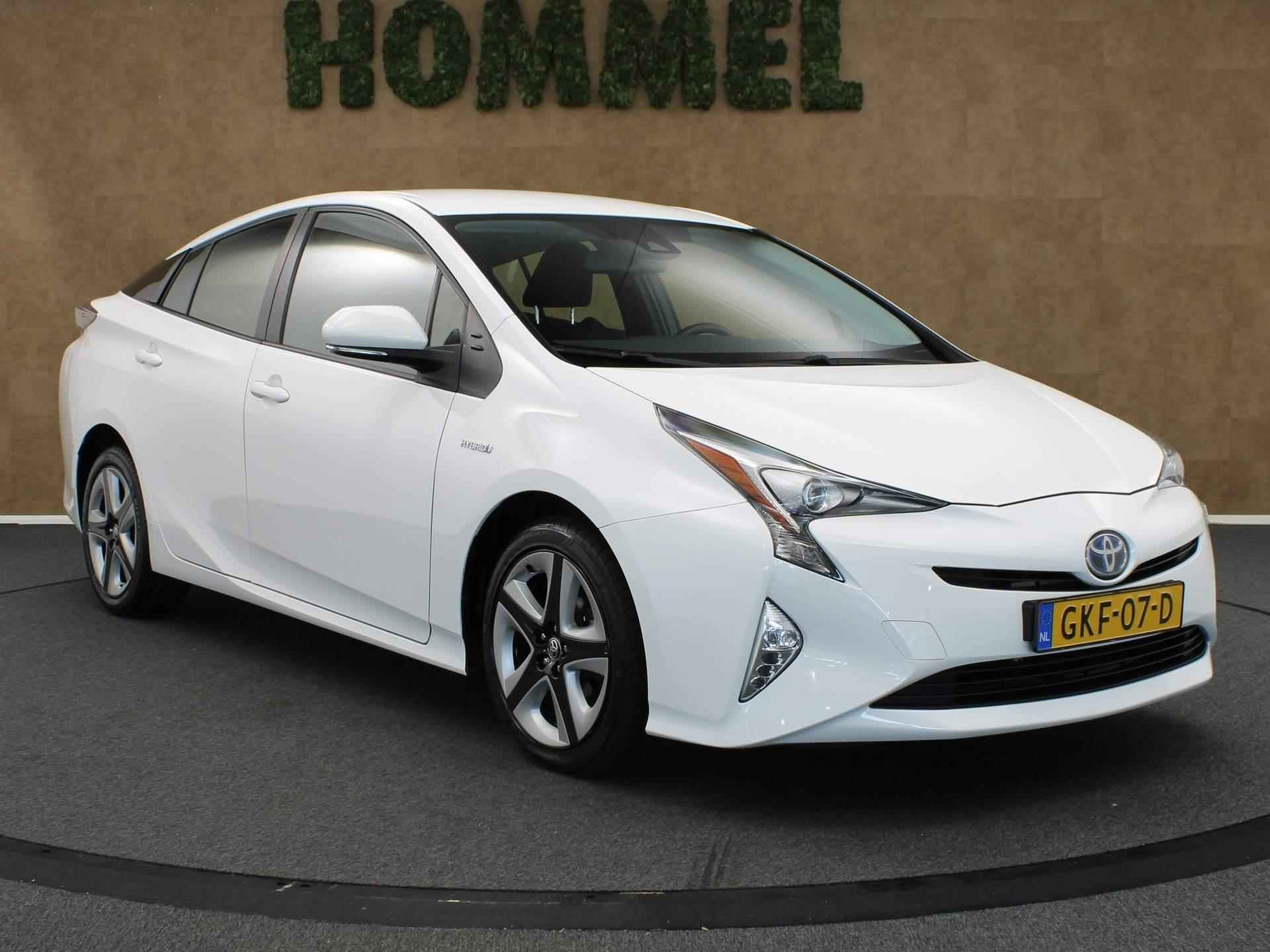 Toyota Prius 1.8 Active - NAVIGATIE - TELEFOONOPLADER - DAB AUDIO - ACHTERUITRIJCAMERA - DODEHOEK DETECTIE - HEAD UP DISPLAY - VOLLEDIGE ONDERHOUDSHISTORIE AANWEZIG - ONDERSCHEIDEND DESIGN -17 INCH WIELEN - KEYLESS ENTRY/ START - LICHT/ REGENSENSOR - 3/48