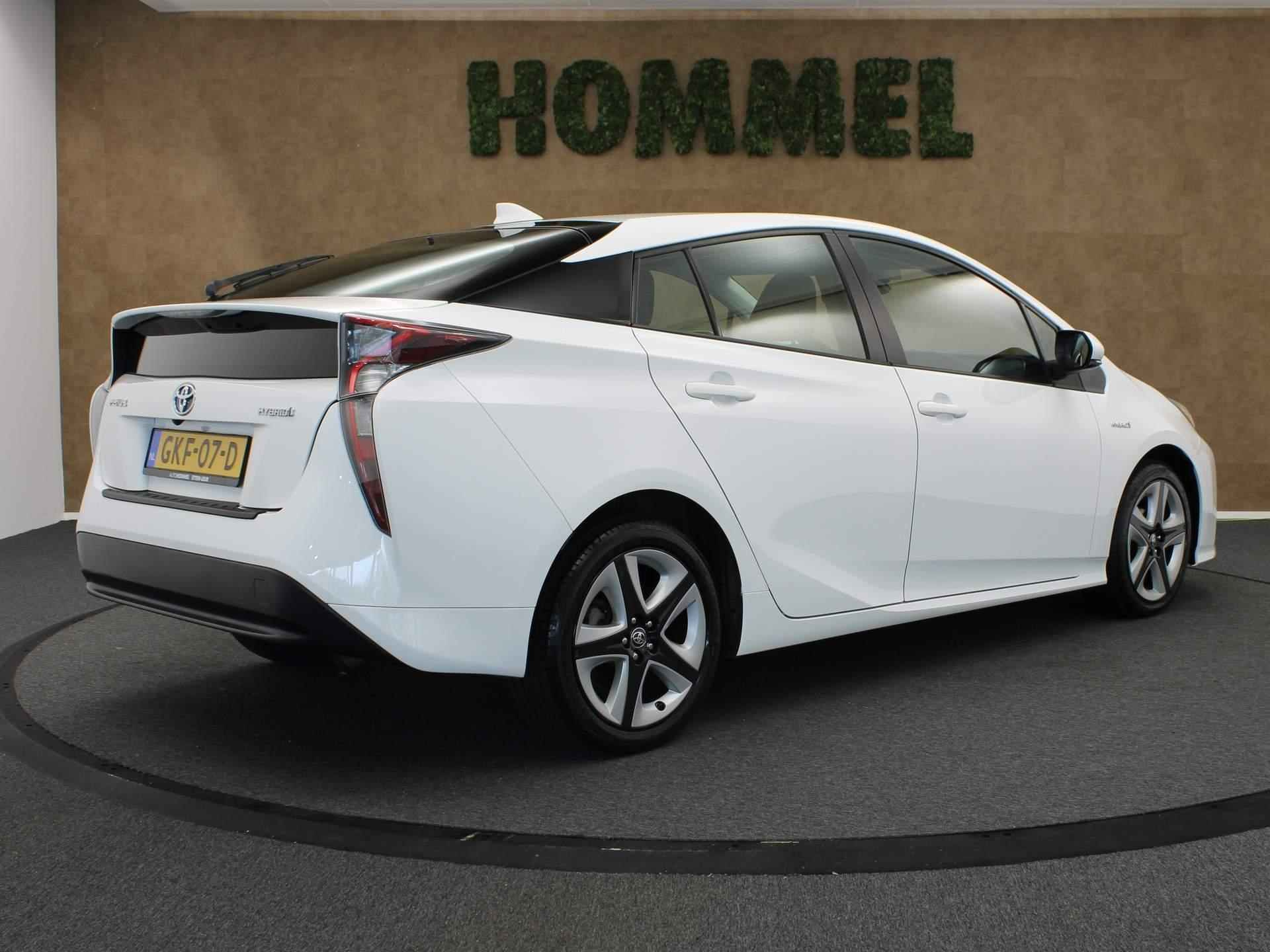 Toyota Prius 1.8 Active - NAVIGATIE - TELEFOONOPLADER - DAB AUDIO - ACHTERUITRIJCAMERA - DODEHOEK DETECTIE - HEAD UP DISPLAY - VOLLEDIGE ONDERHOUDSHISTORIE AANWEZIG - ONDERSCHEIDEND DESIGN -17 INCH WIELEN - KEYLESS ENTRY/ START - LICHT/ REGENSENSOR - 4/48