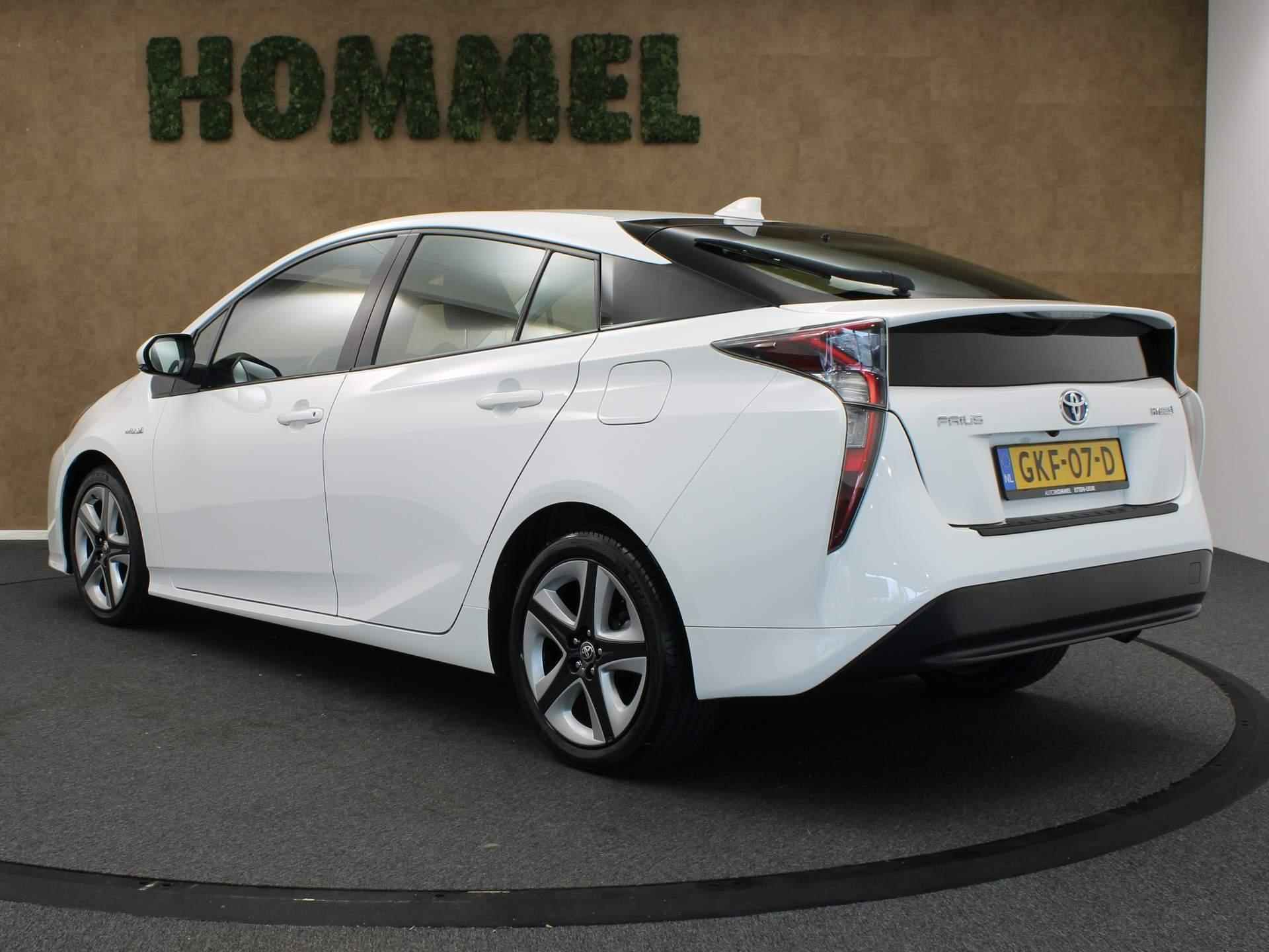 Toyota Prius 1.8 Active - NAVIGATIE - TELEFOONOPLADER - DAB AUDIO - ACHTERUITRIJCAMERA - DODEHOEK DETECTIE - HEAD UP DISPLAY - VOLLEDIGE ONDERHOUDSHISTORIE AANWEZIG - ONDERSCHEIDEND DESIGN -17 INCH WIELEN - KEYLESS ENTRY/ START - LICHT/ REGENSENSOR - 5/48